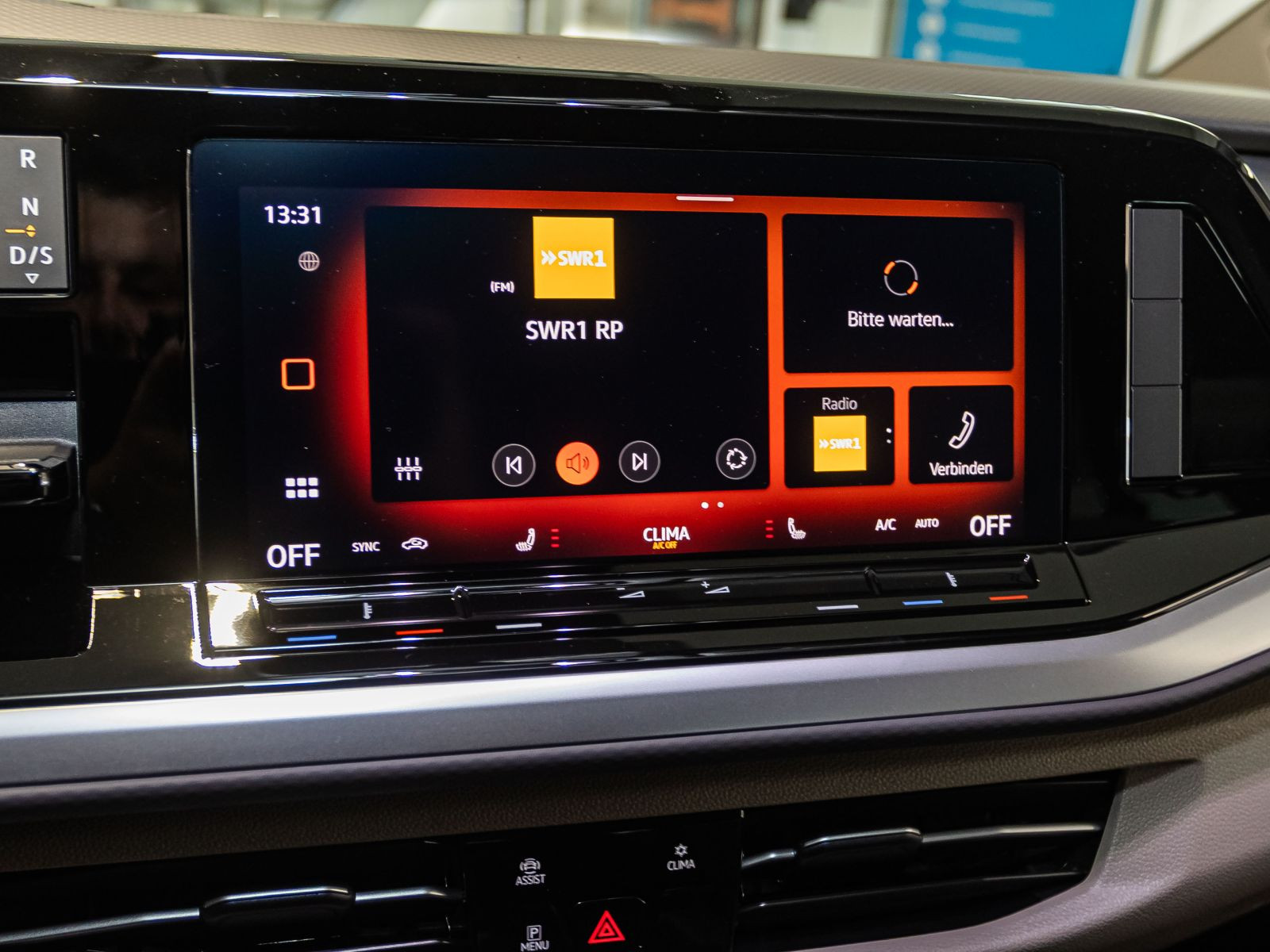 Volkswagen T7 Multivan Life "Edition" kurz | Vis-a-Vis | Assistenzpaket