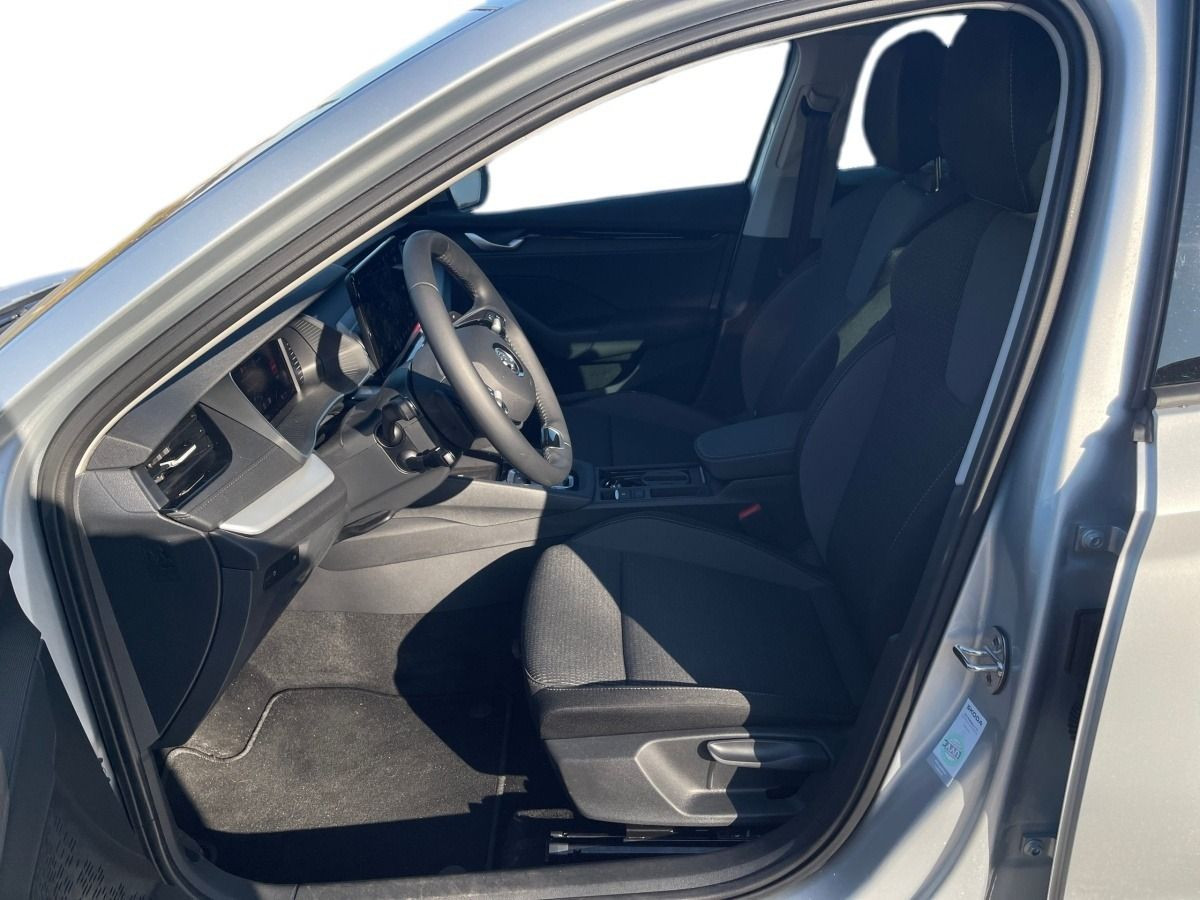 Skoda Octavia Combi 2.0 TDI Selection DSG Navi LED ACC