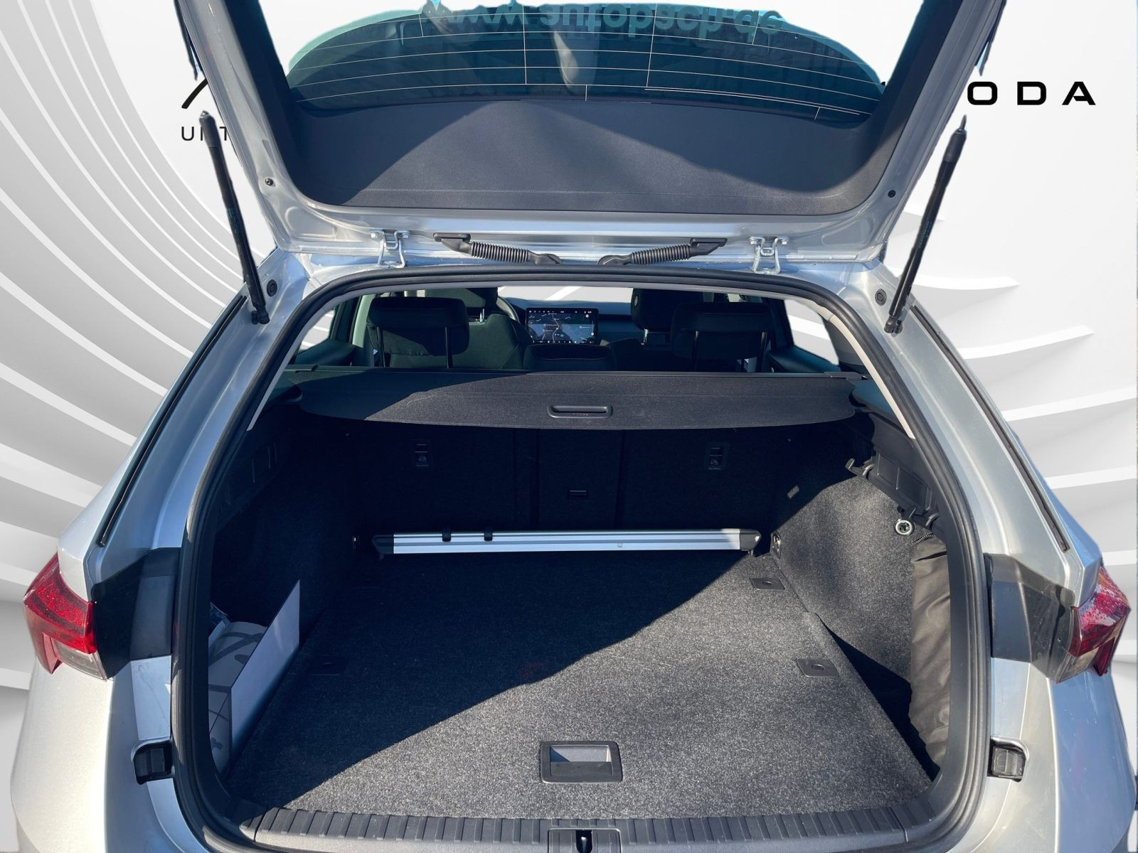 Skoda Octavia Combi 2.0 TDI Selection DSG Navi LED ACC