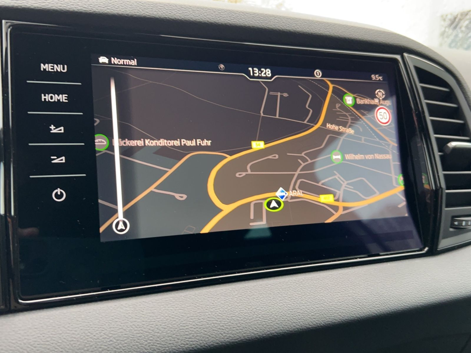 Skoda Karoq 2.0 TDI Sportline DSG 4x4 Navi LED ACC AHK