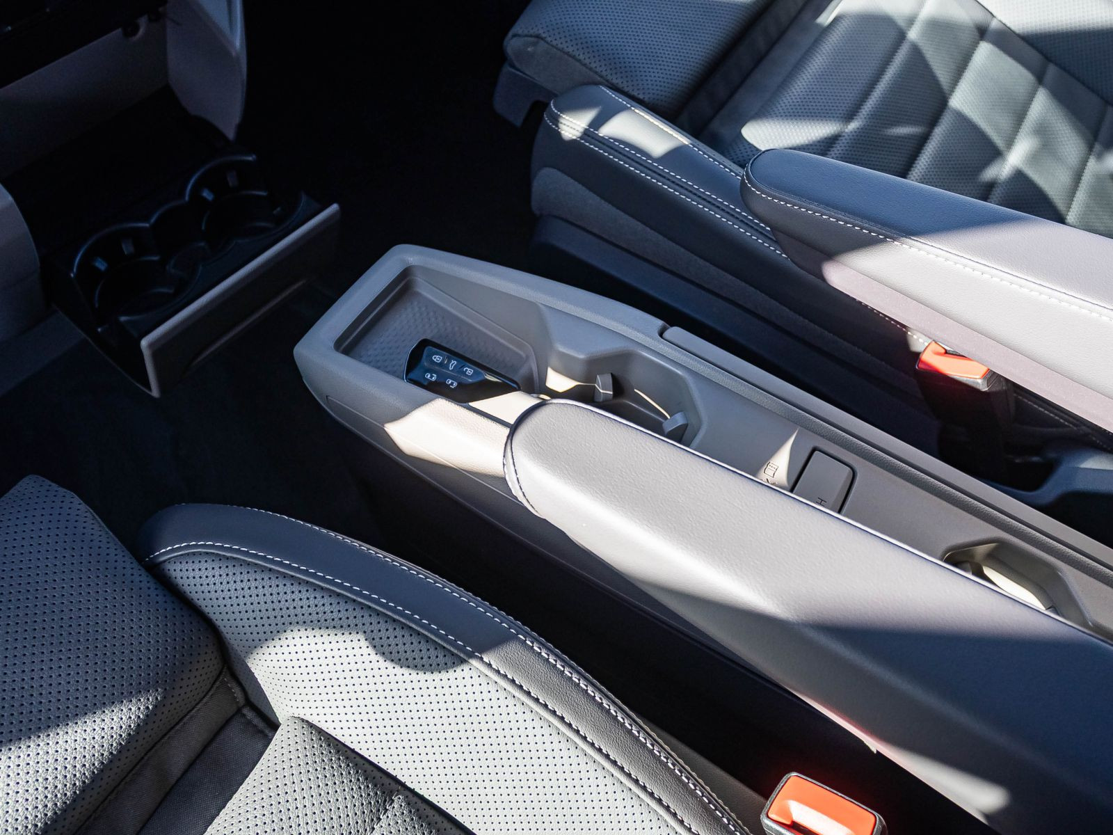 Volkswagen T7 Multivan "GOAL" lang | Navi | AHK | IQ.Light | Easy Open