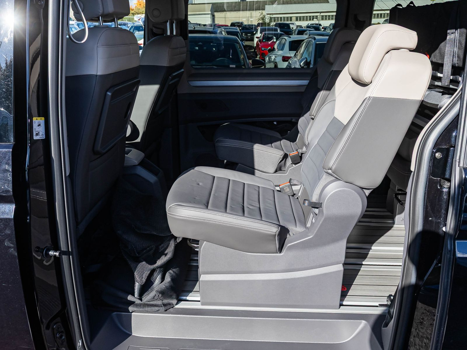 Volkswagen T7 Multivan "GOAL" lang | Navi | AHK | IQ.Light | Easy Open