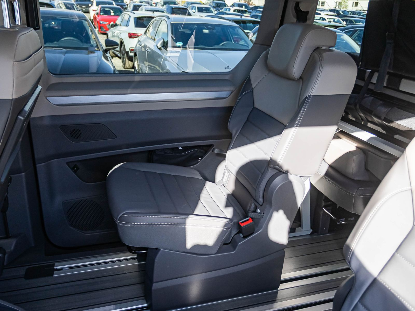 Volkswagen T7 Multivan "GOAL" lang | Navi | AHK | IQ.Light | Easy Open