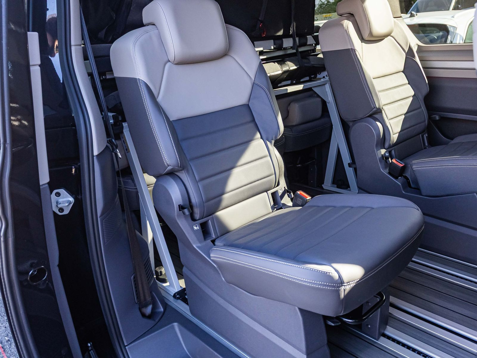 Volkswagen T7 Multivan "GOAL" lang | Navi | AHK | IQ.Light | Easy Open