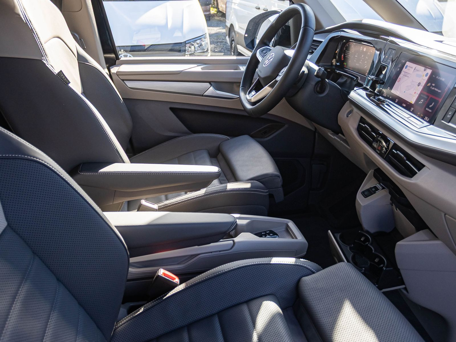 Volkswagen T7 Multivan "GOAL" lang | Navi | AHK | IQ.Light | Easy Open