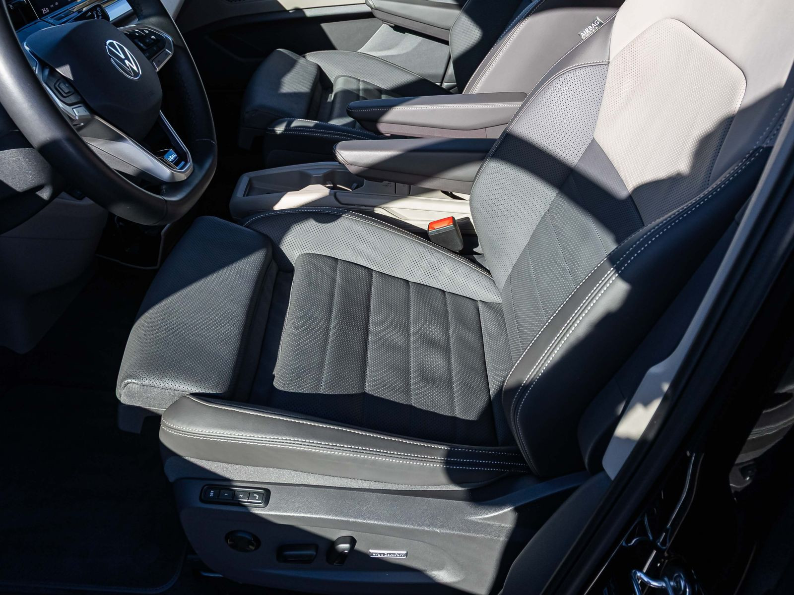 Volkswagen T7 Multivan "GOAL" lang | Navi | AHK | IQ.Light | Easy Open