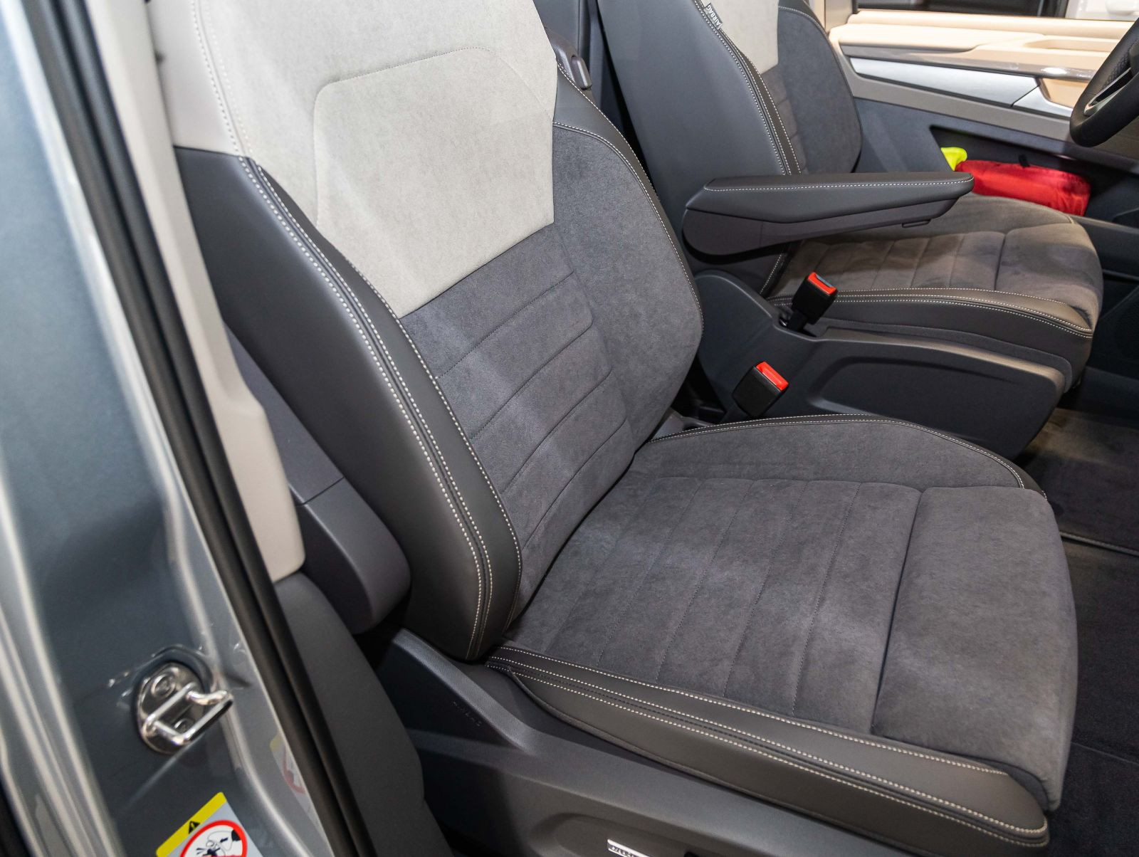 Volkswagen T7 Multivan Style 2,0 l TSI lang | keyless | Easy Open