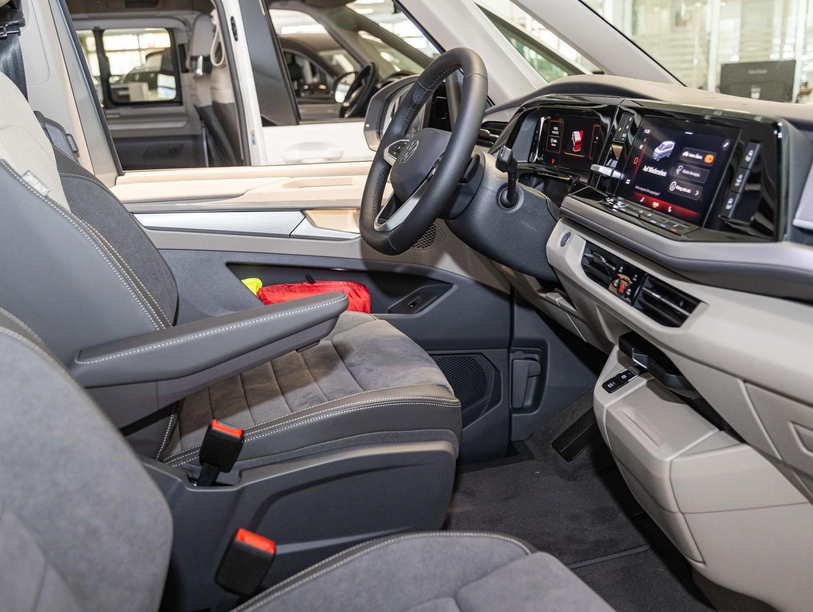 Volkswagen T7 Multivan Style 2,0 l TSI lang | keyless | Easy Open