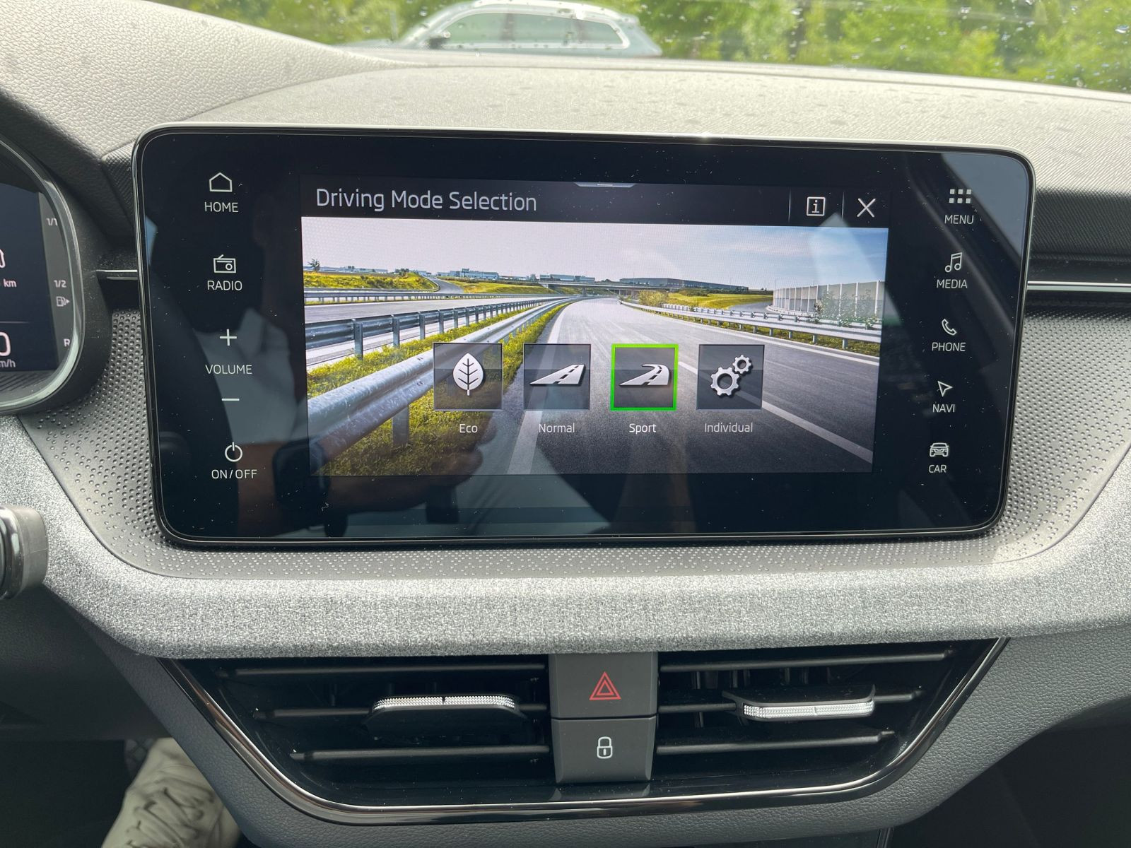 Skoda Kamiq 1.5 TSI Tour DSG Navi LED ACC EPH DAB