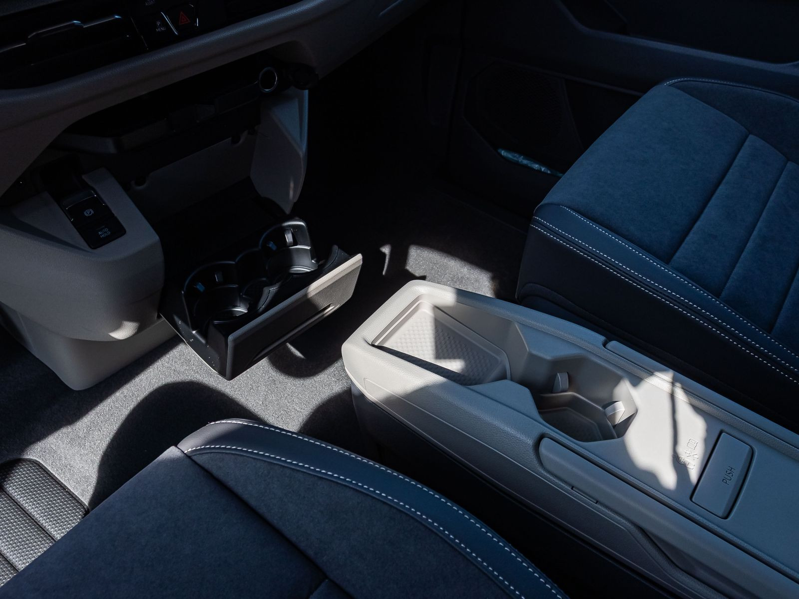 Volkswagen T7 Multivan "GOAL" 2.0 TDI DSG KÜ Navi LED ACC EPH AHK