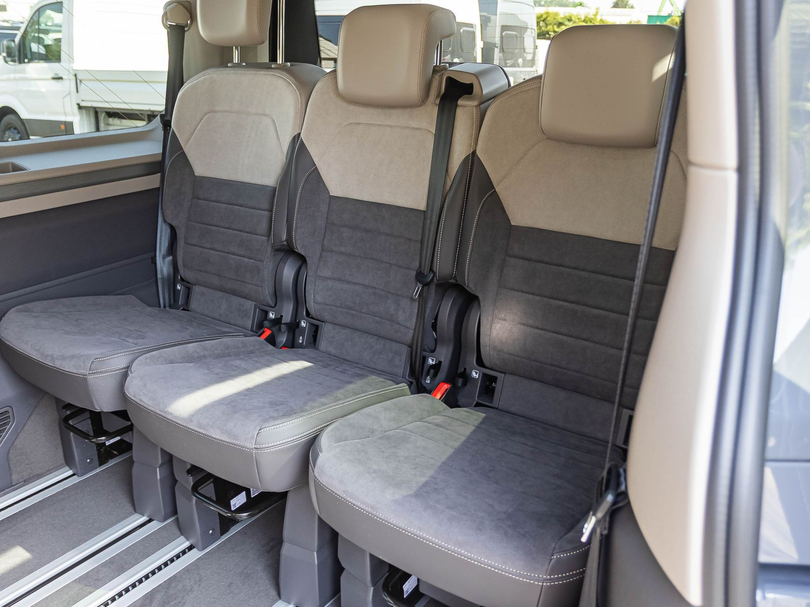 Volkswagen T7 Multivan "GOAL" 2.0 TDI DSG KÜ Navi LED ACC EPH AHK