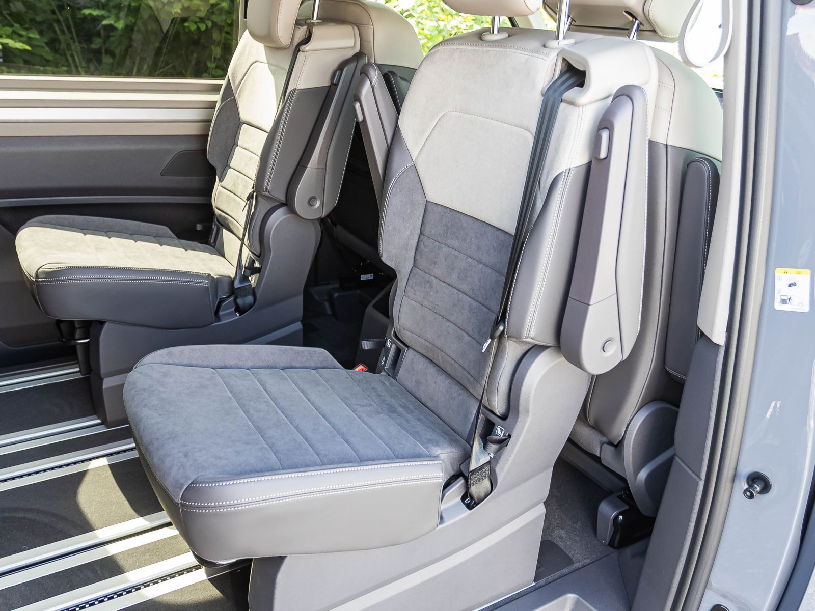 Volkswagen T7 Multivan "GOAL" 2.0 TDI DSG KÜ Navi LED ACC EPH AHK