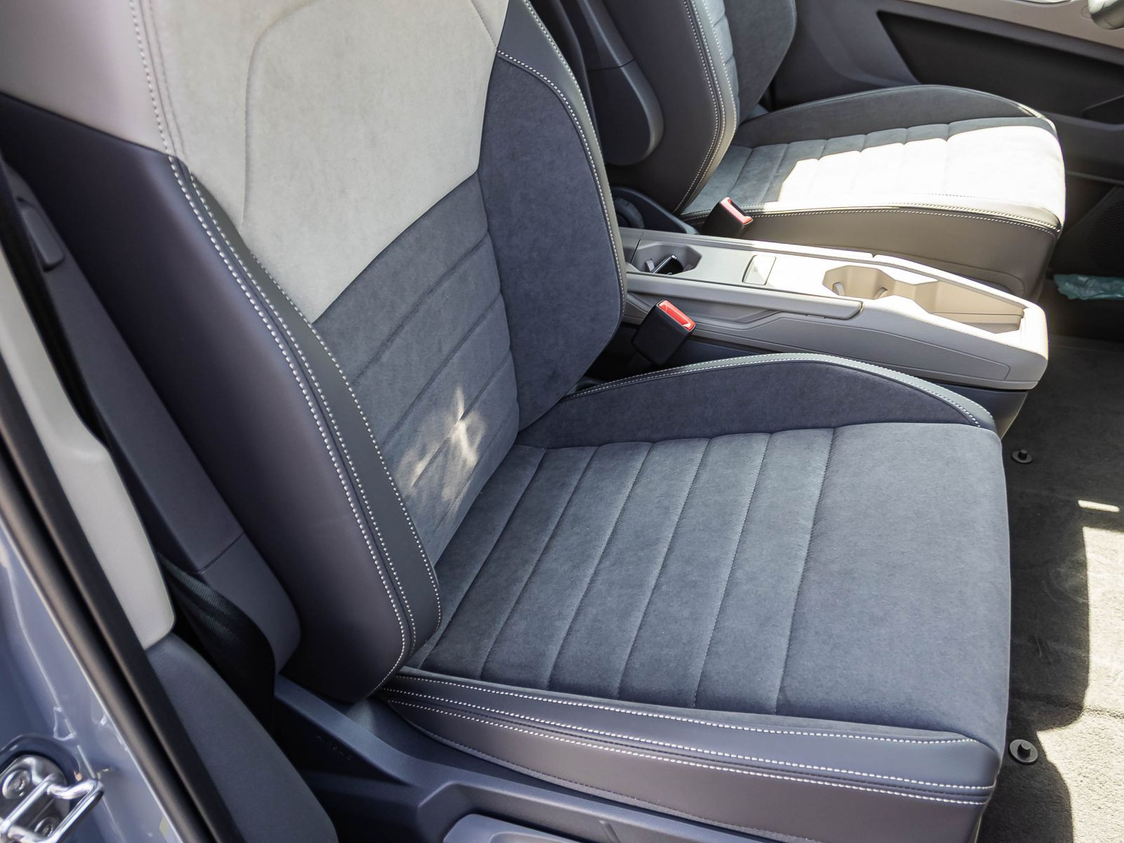 Volkswagen T7 Multivan "GOAL" 2.0 TDI DSG KÜ Navi LED ACC EPH AHK