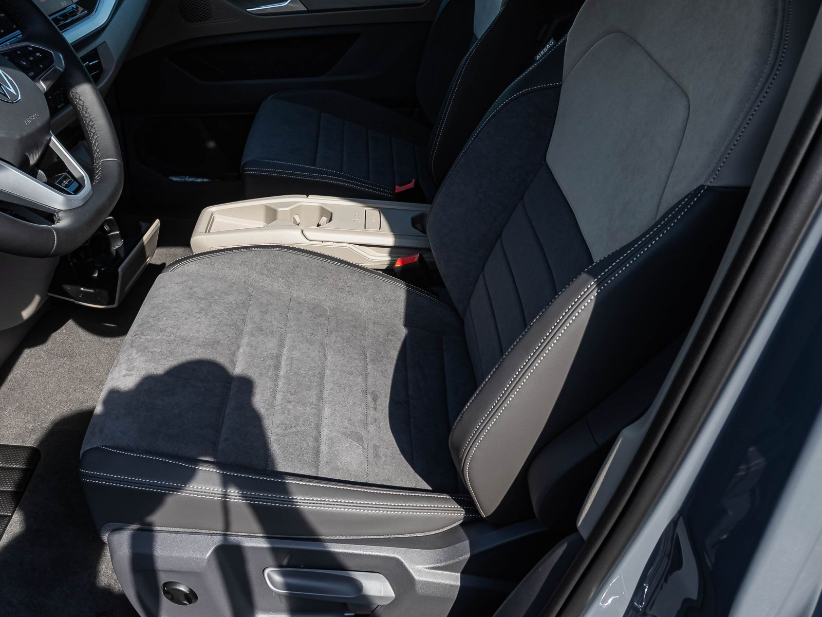 Volkswagen T7 Multivan "GOAL" 2.0 TDI DSG KÜ Navi LED ACC EPH AHK