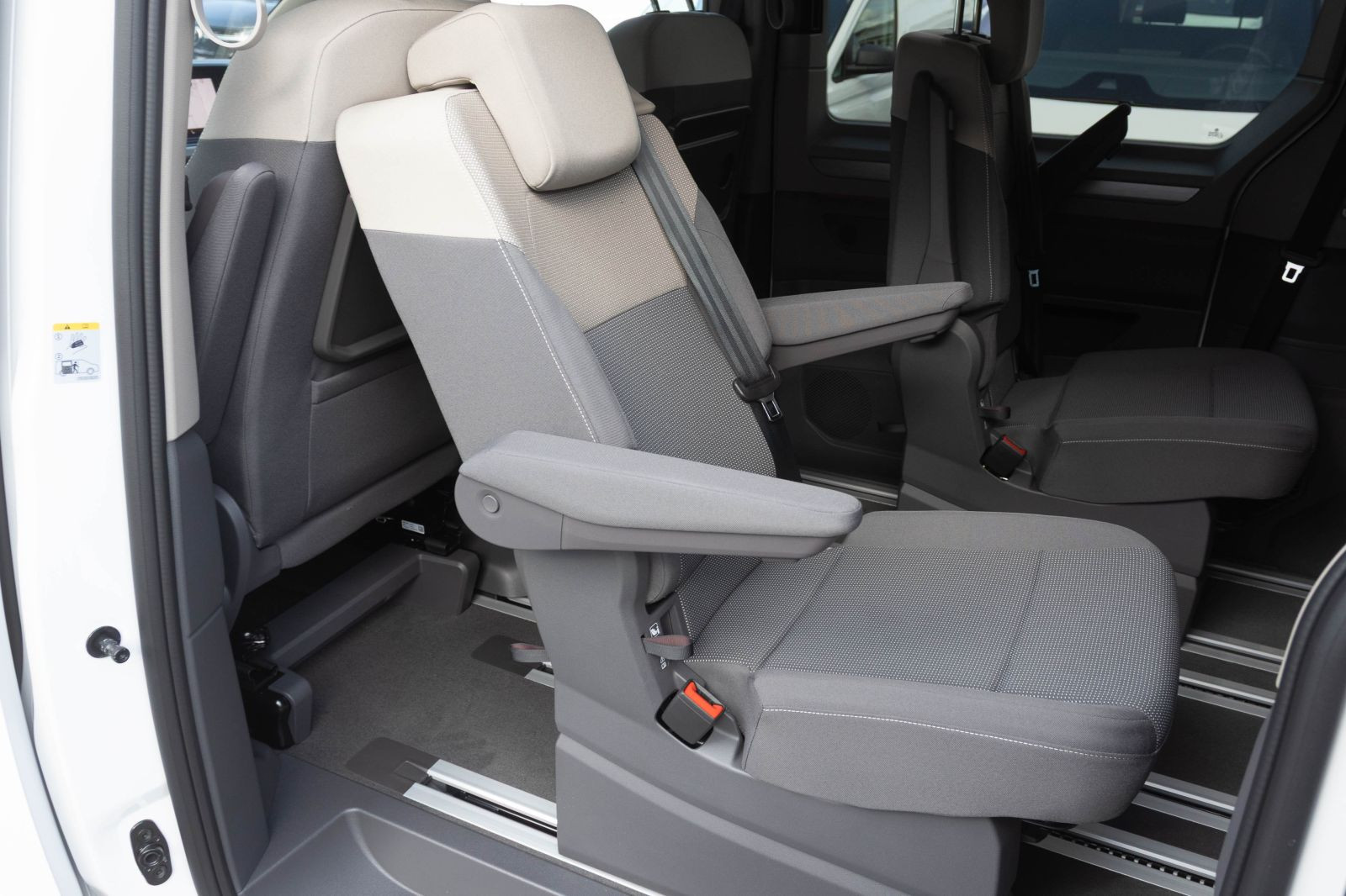 Volkswagen T7 Multivan "GOAL" 2,0 l TSI lang | IQ-Light | Navi Pro