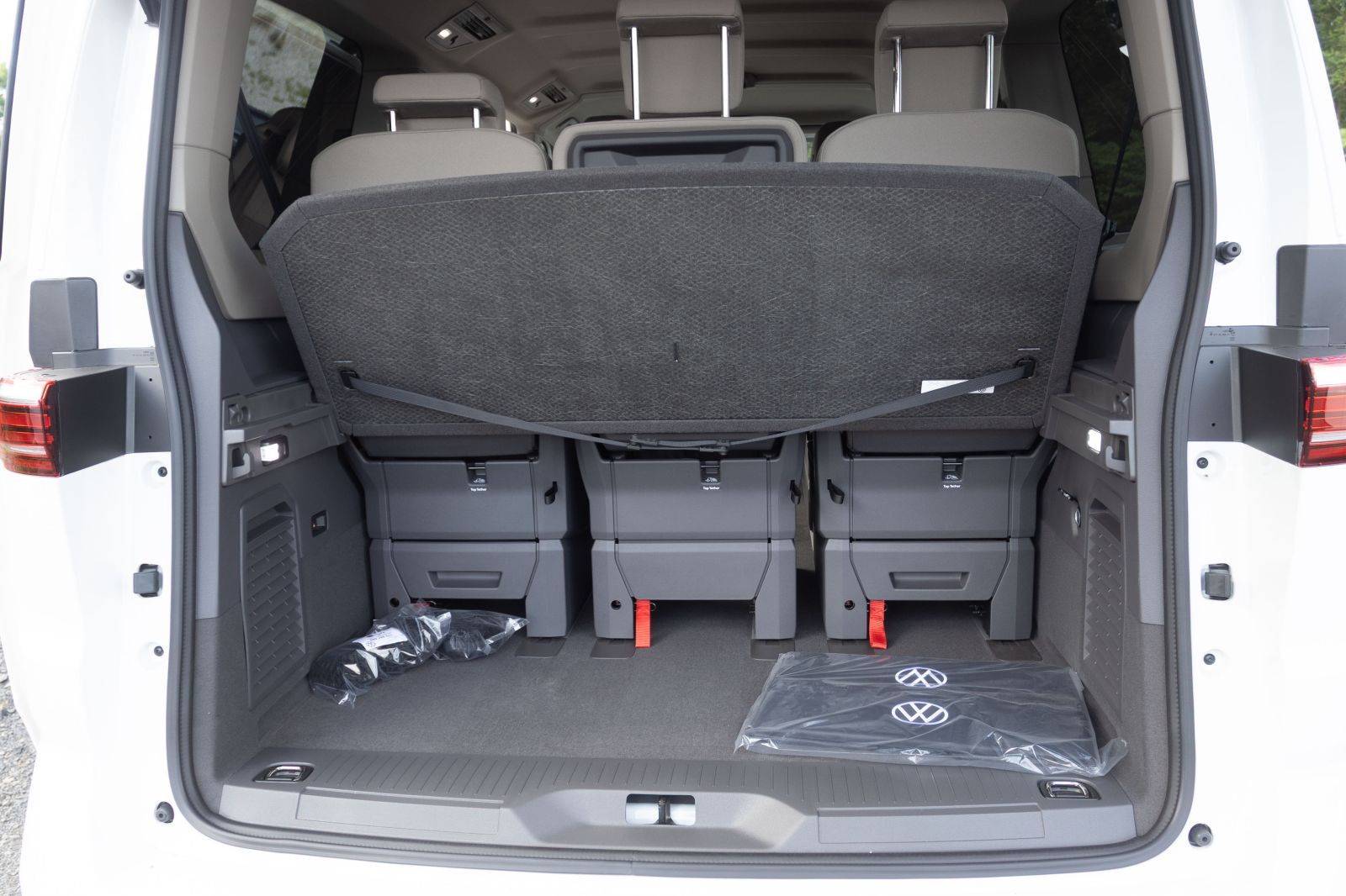 Volkswagen T7 Multivan "GOAL" 2,0 l TSI lang | IQ-Light | Navi Pro