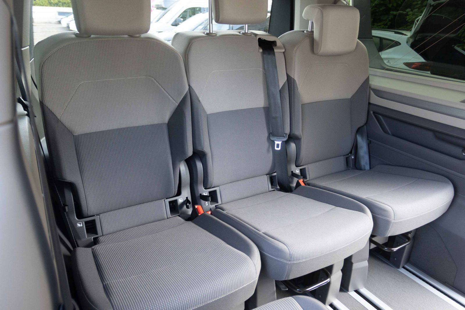 Volkswagen T7 Multivan "GOAL" 2,0 l TSI lang | IQ-Light | Navi Pro