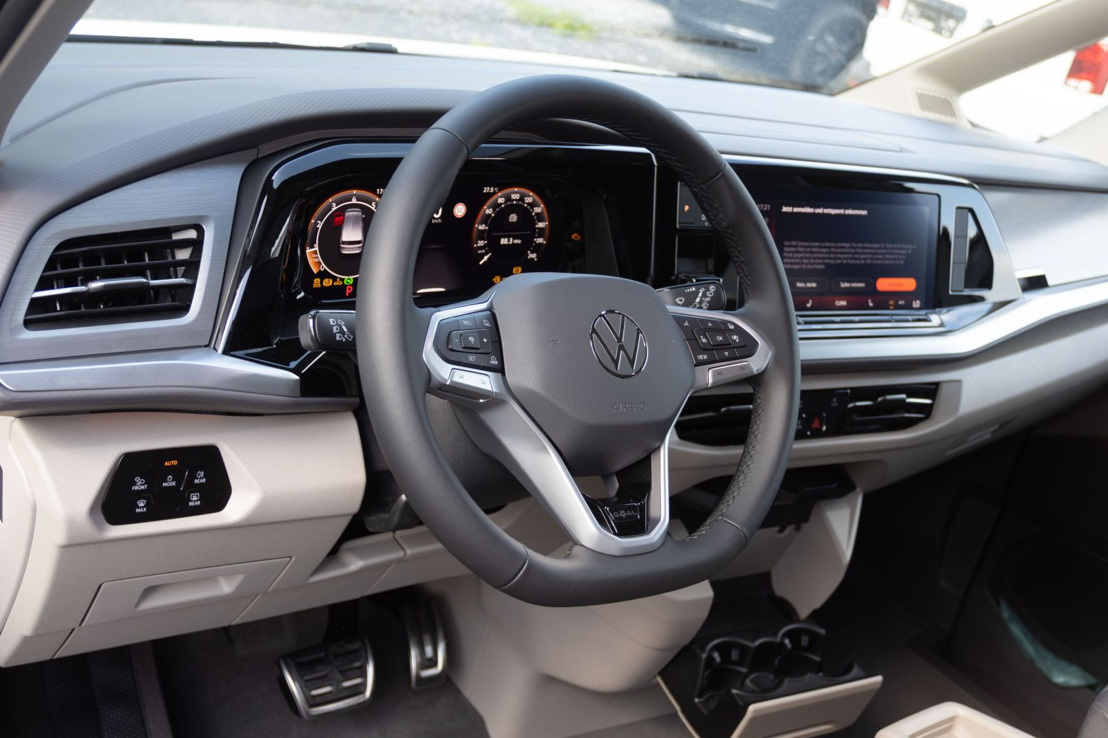 Volkswagen T7 Multivan "GOAL" 2,0 l TSI lang | IQ-Light | Navi Pro