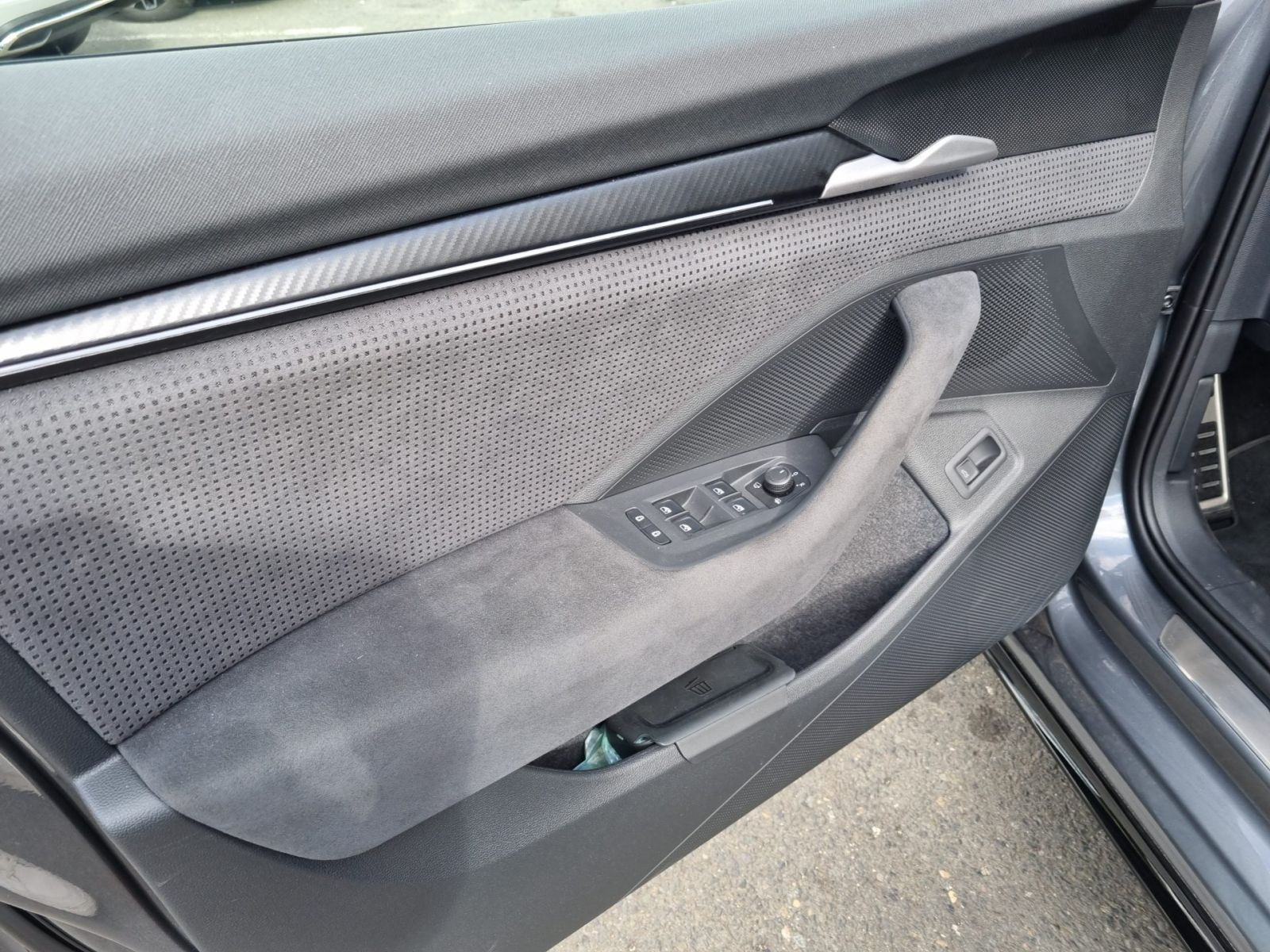 Skoda Superb Combi 2.0TSI Sportline DSG 4x4 Standhzg