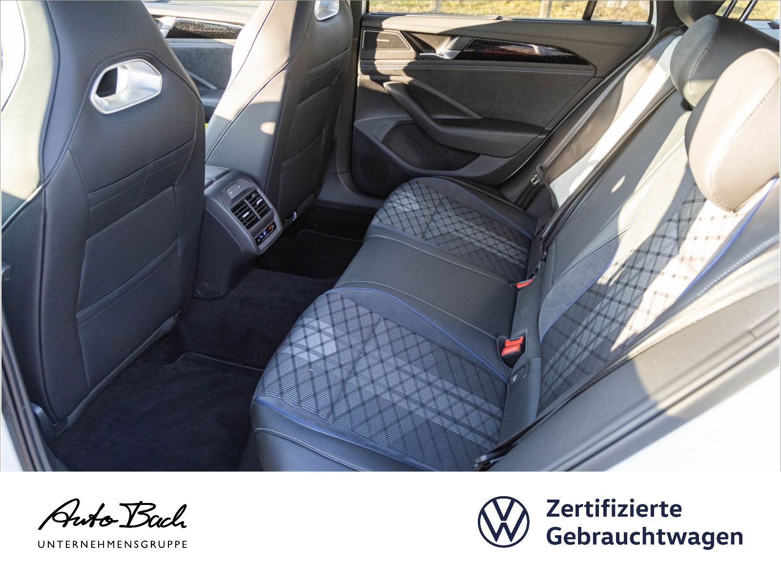 Volkswagen Passat Variant 2.0 TDI "R-Line" DSG Navi LED Standhzg HuD Panorama DigitalCockpit DCC AHK