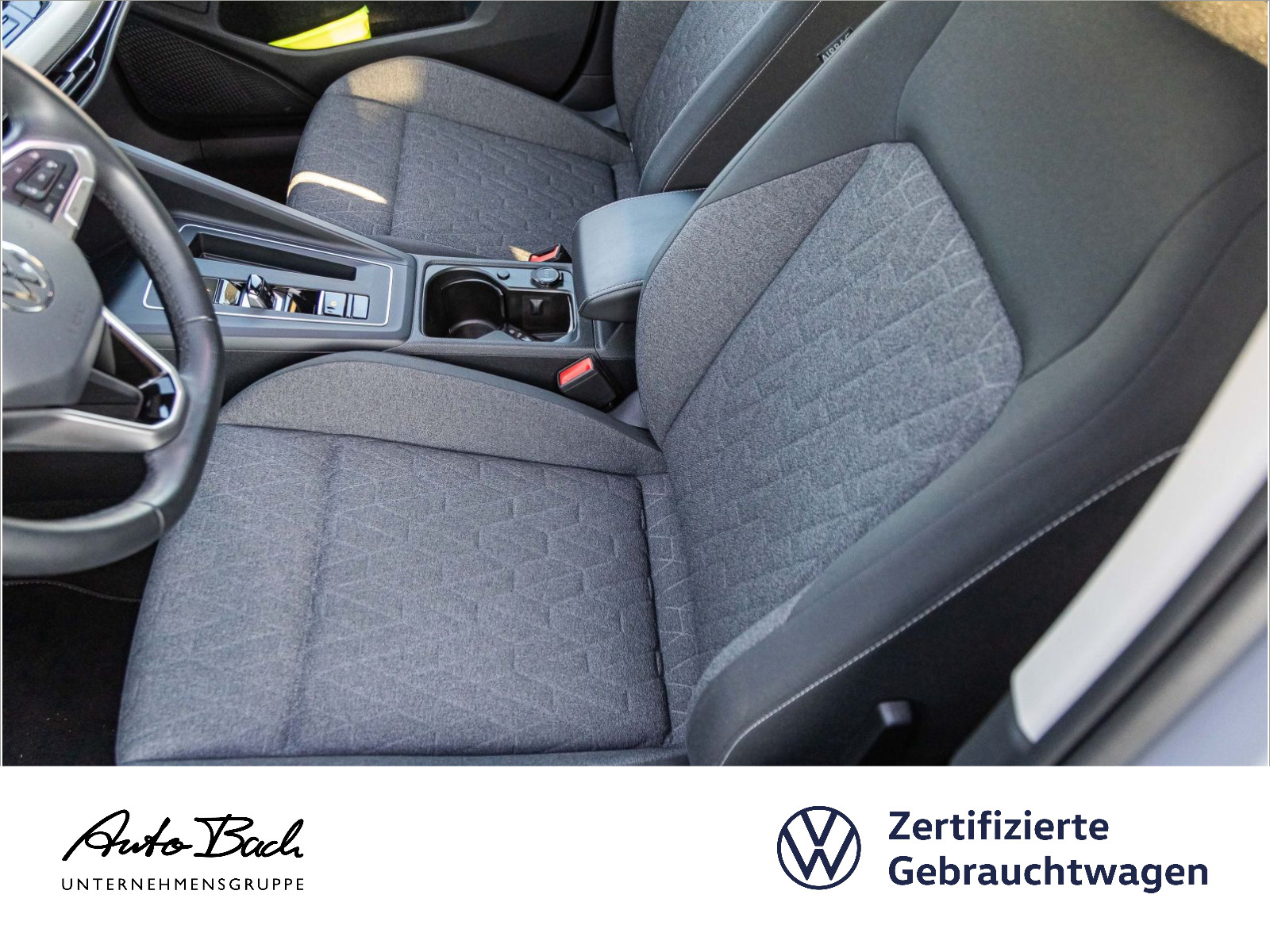 Volkswagen Golf VIII 1.5 eTSI "MOVE" DSG Navi LED Digital Cockpit Panorama ACC EPH