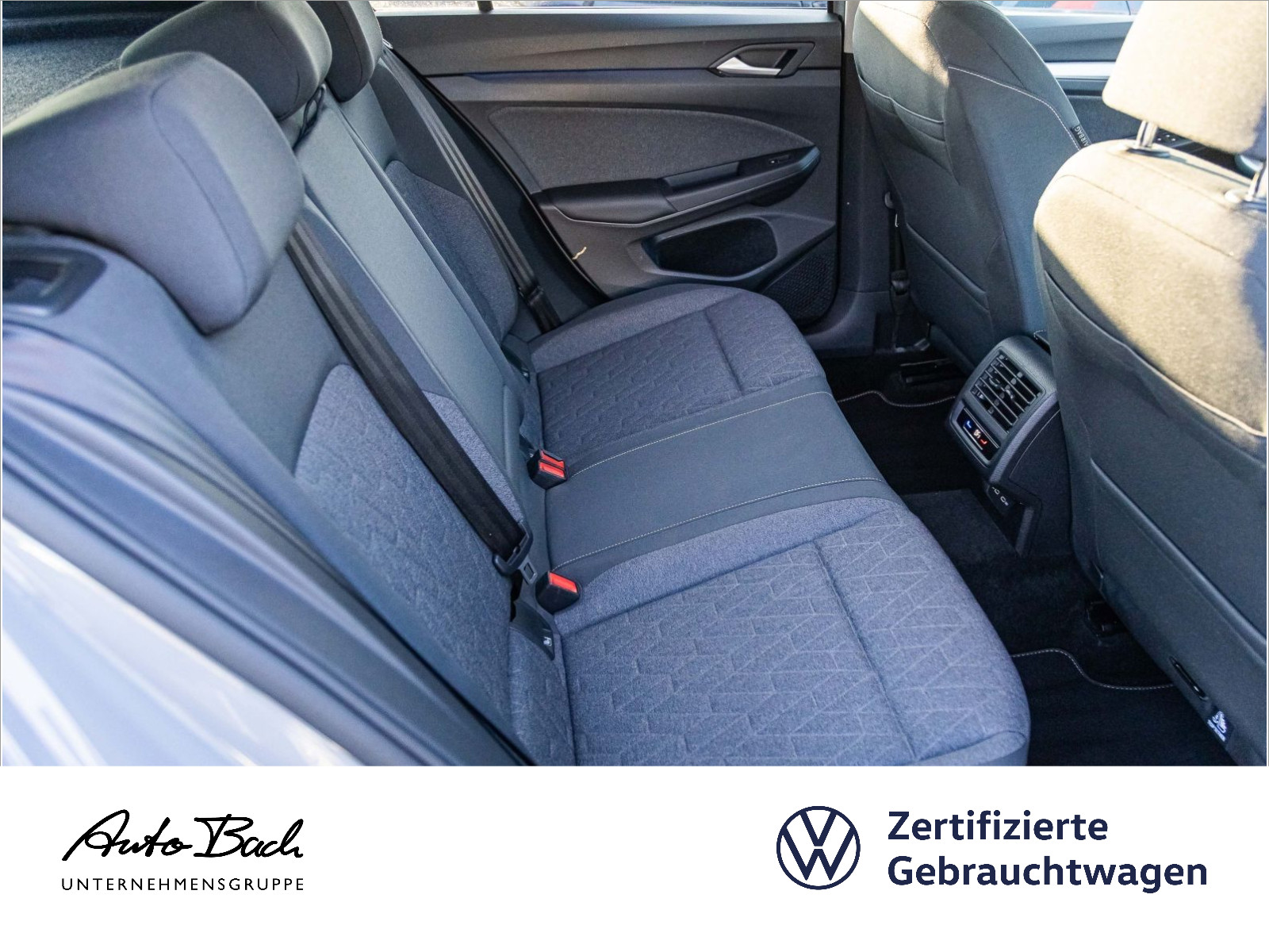 Volkswagen Golf VIII 1.5 eTSI "MOVE" DSG Navi LED Digital Cockpit Panorama ACC EPH