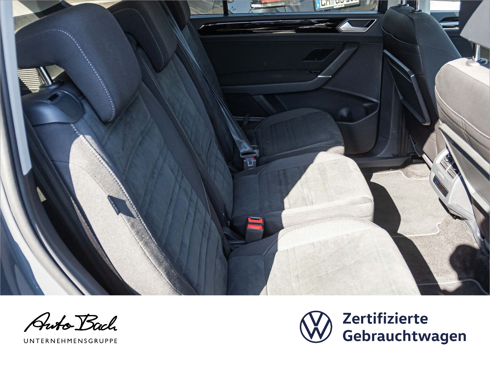 Volkswagen Touran 1.5 TSI "Highline" DSG Navi LED Standhzg Panorama Digital Cockpit ACC AHK