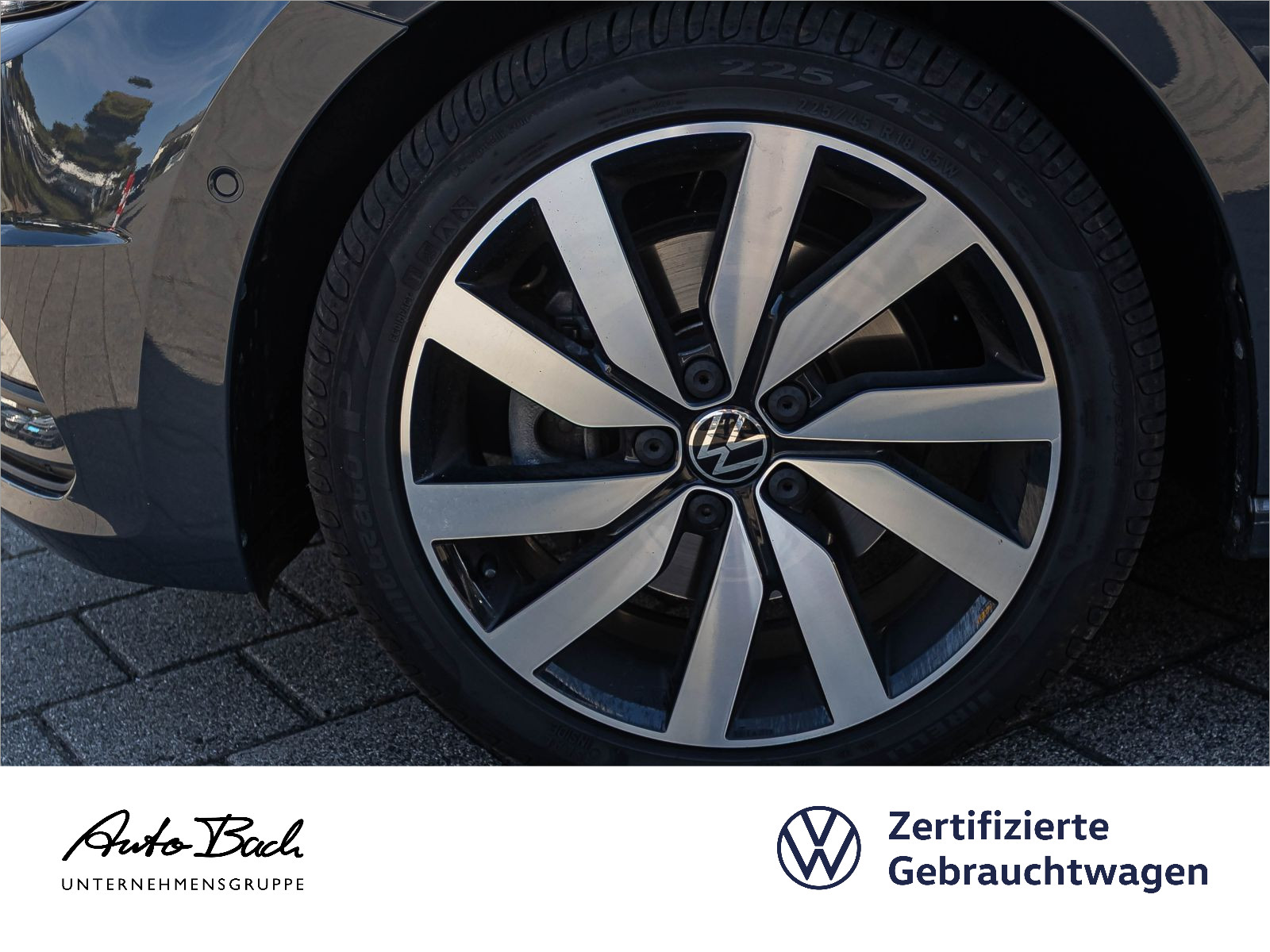 Volkswagen Touran 1.5 TSI "Highline" DSG Navi LED Standhzg Panorama Digital Cockpit ACC AHK