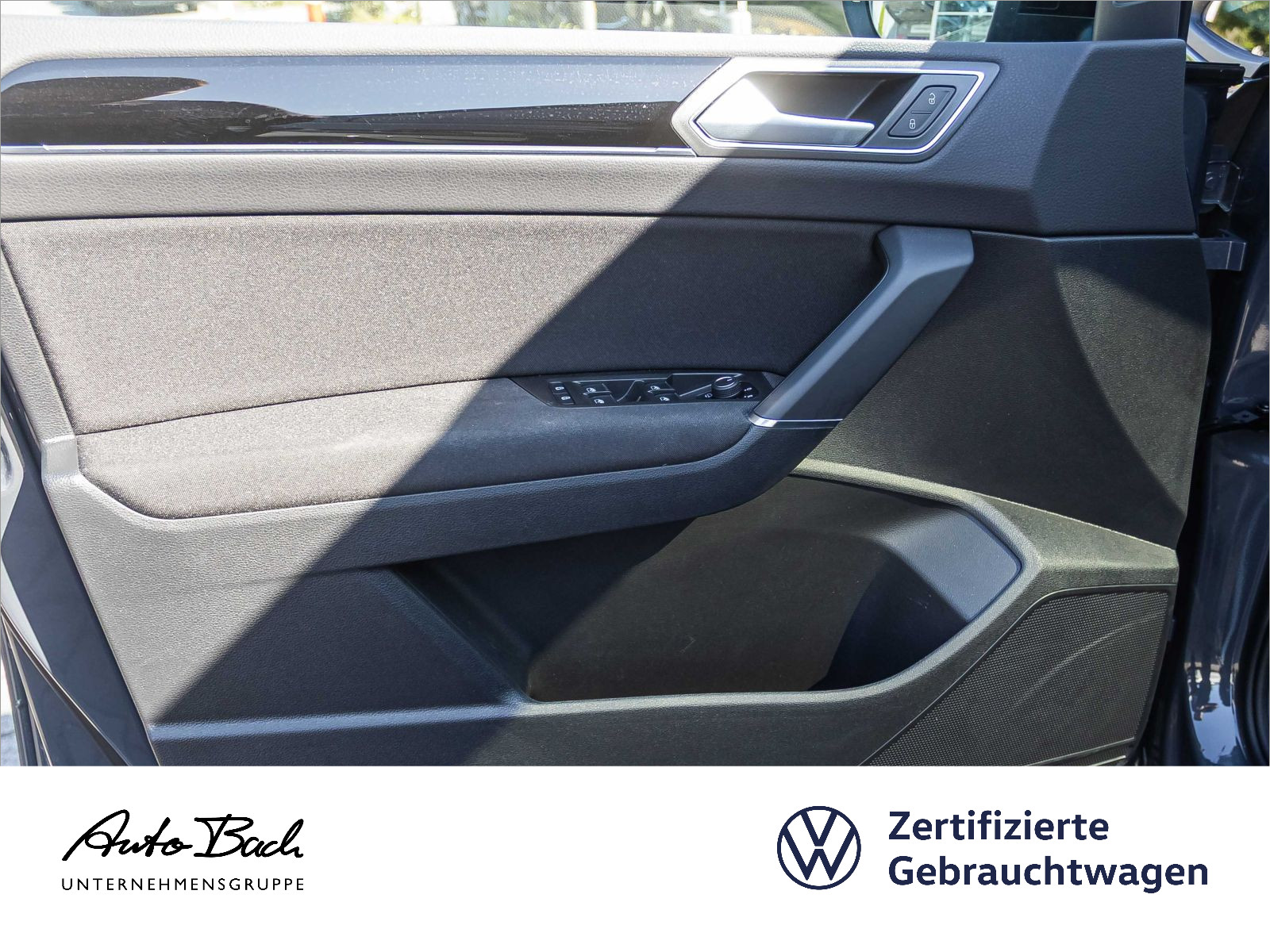 Volkswagen Touran 1.5 TSI "Highline" DSG Navi LED Standhzg Panorama Digital Cockpit ACC AHK