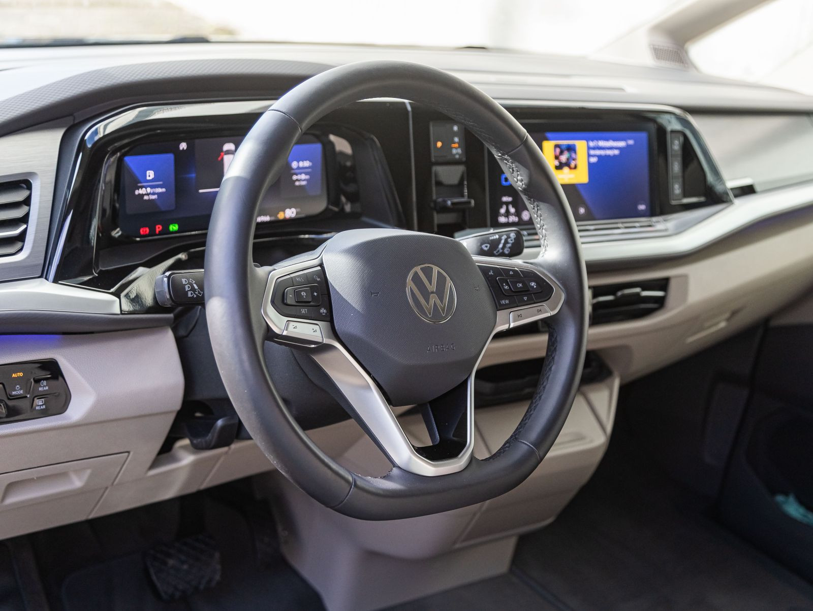 Volkswagen Multivan T7 2.0 TDI DSG Life LÜ Navi, LED, Digital Cockpit, ACC, AHK, 7-Sitze