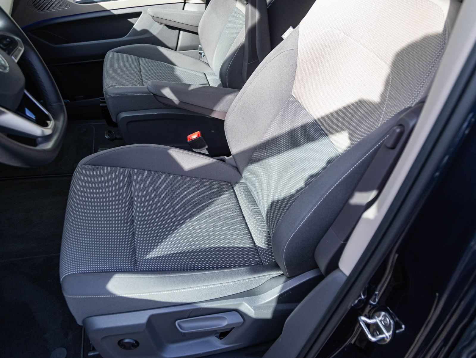 Volkswagen Multivan T7 2.0 TDI DSG Life LÜ Navi, LED, Digital Cockpit, ACC, AHK, 7-Sitze