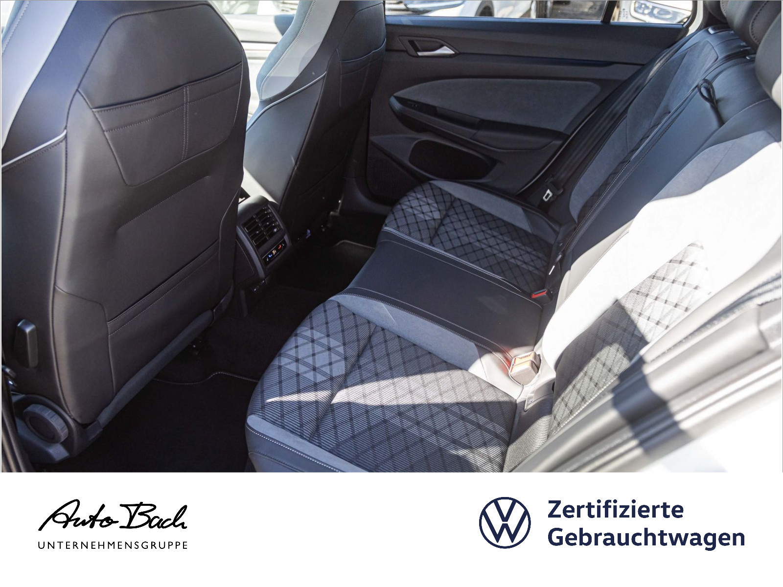Volkswagen Golf VIII Variant 1.5 eTSI DSG Navi AHK ACC EPH Standhzg