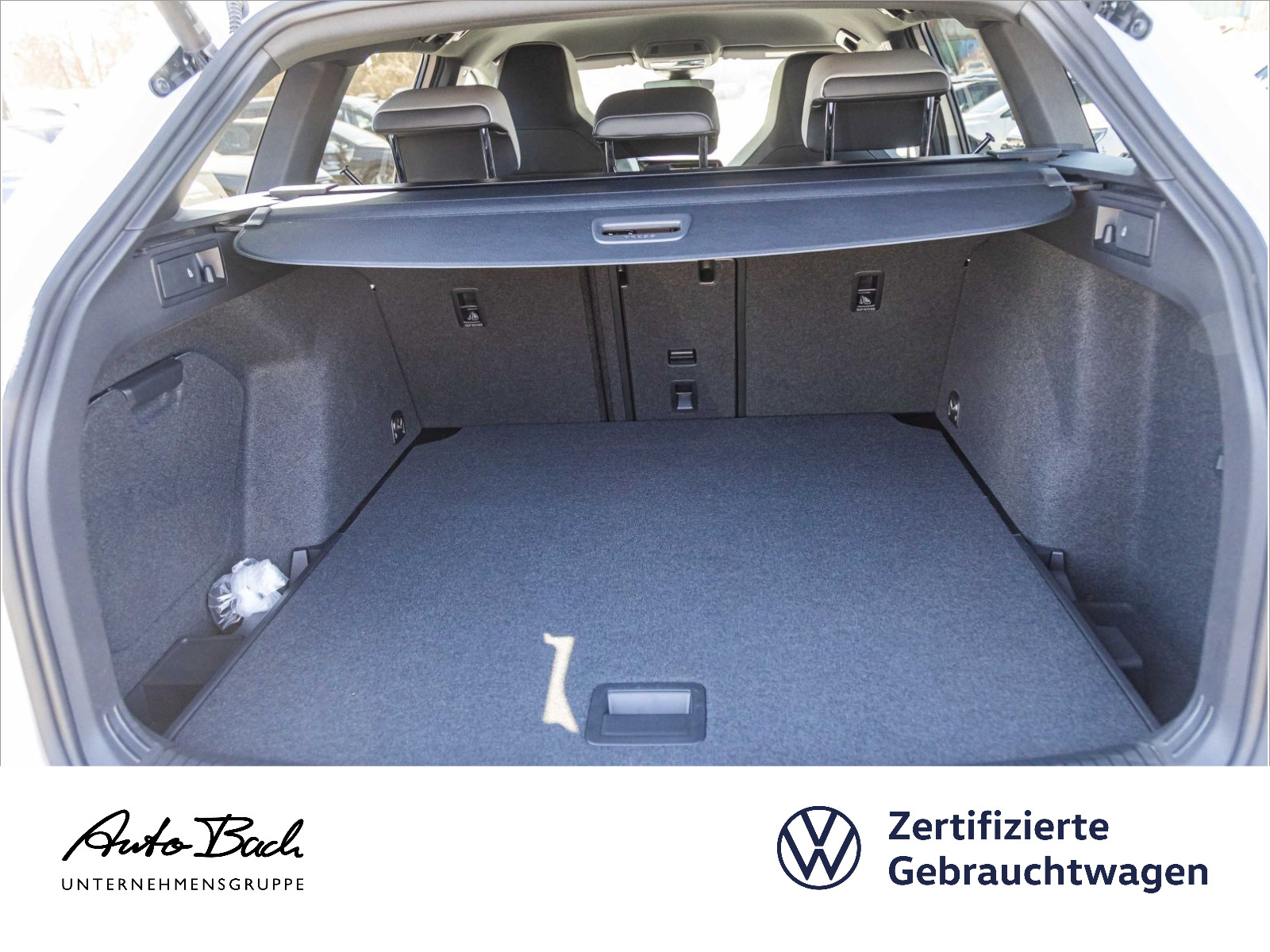 Volkswagen Golf VIII Variant 1.5 eTSI DSG Navi AHK ACC EPH Standhzg