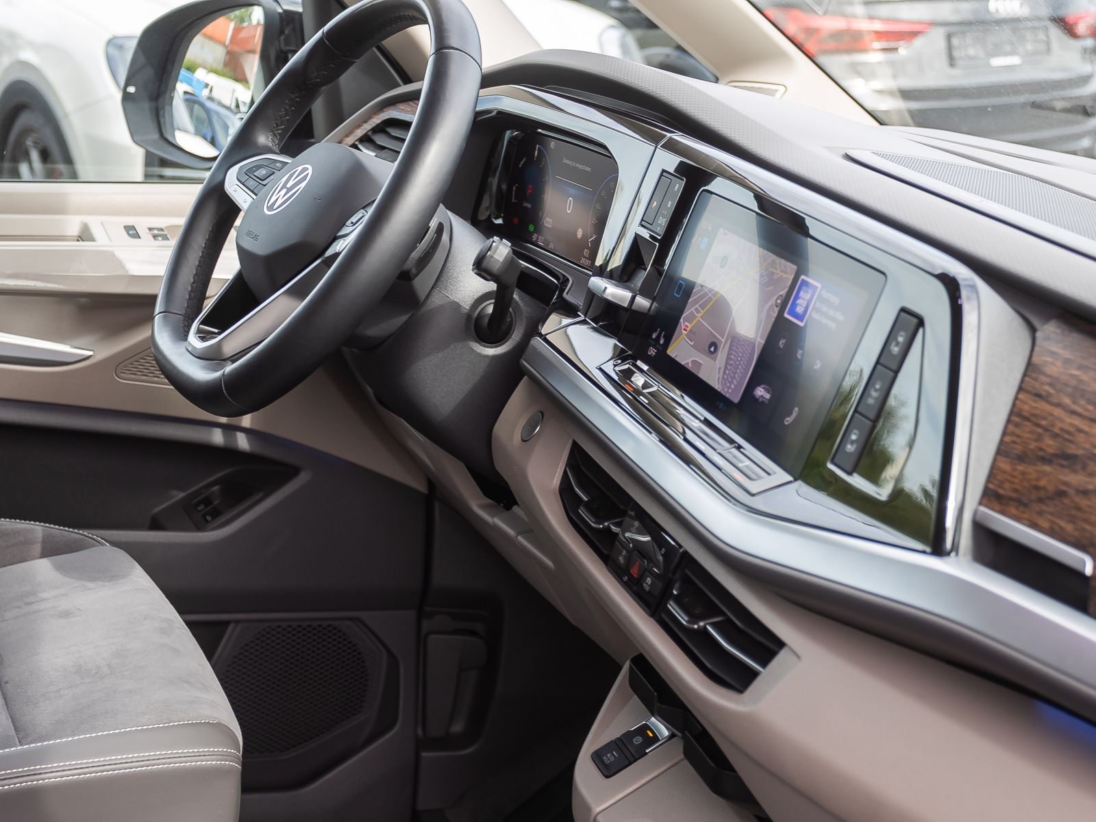 Volkswagen Multivan 1.4TSI eHybrid "Style" LÜ Navi HuD Harman Kardon