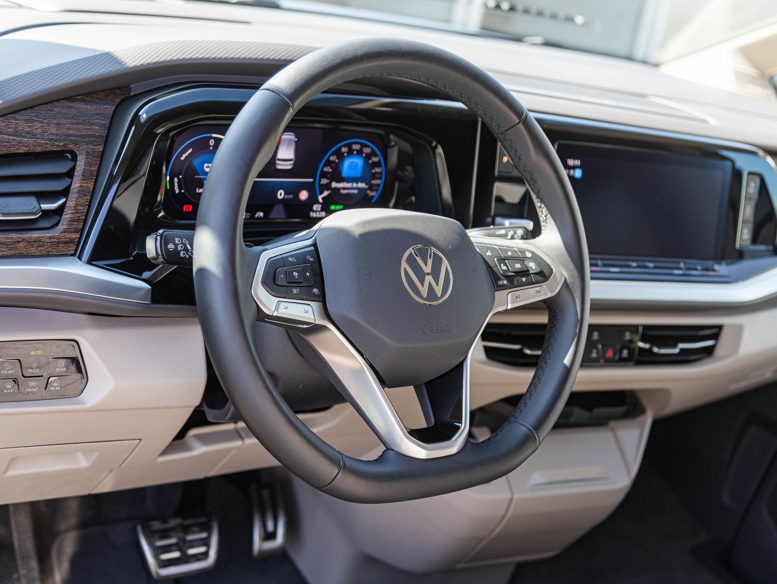 Volkswagen Multivan 1.4TSI eHybrid "Style" LÜ Navi HuD Harman Kardon