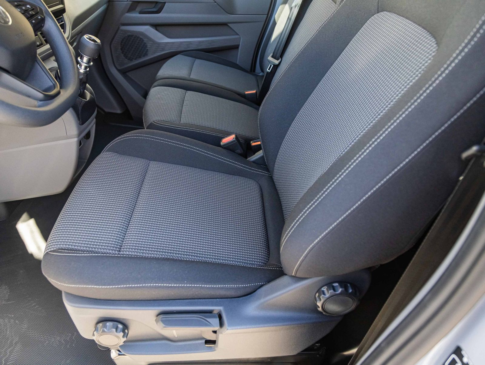 Volkswagen T7 Transporter Kastenwagen 2.0 TDI LR, AHK, LED, Rückfahrkamera, Parkpilot, Klima