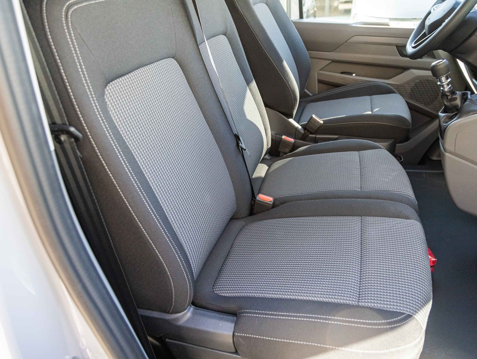 Volkswagen T7 Transporter Kastenwagen 2.0 TDI LR, AHK, LED, Rückfahrkamera, Parkpilot, Klima