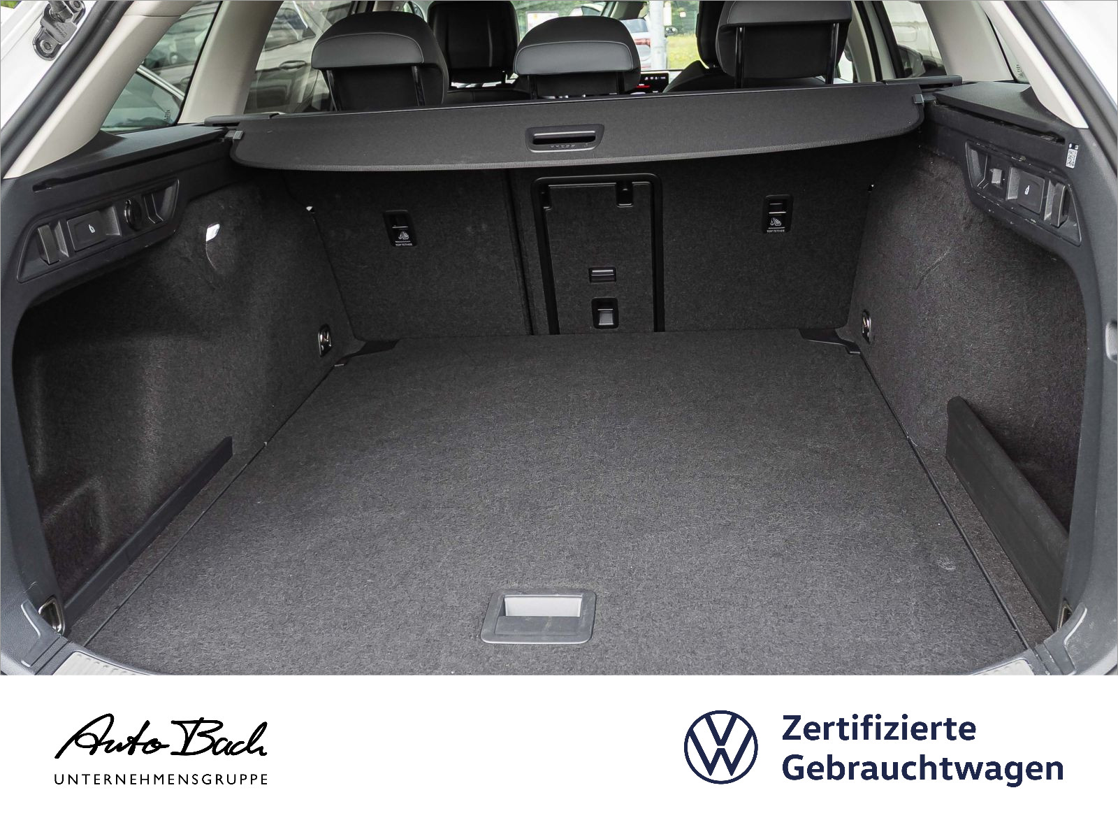 Volkswagen Passat Variant 1.5 eTSI "Business" DSG Navi LED Digital Cockpit ACC EPH DAB AHK