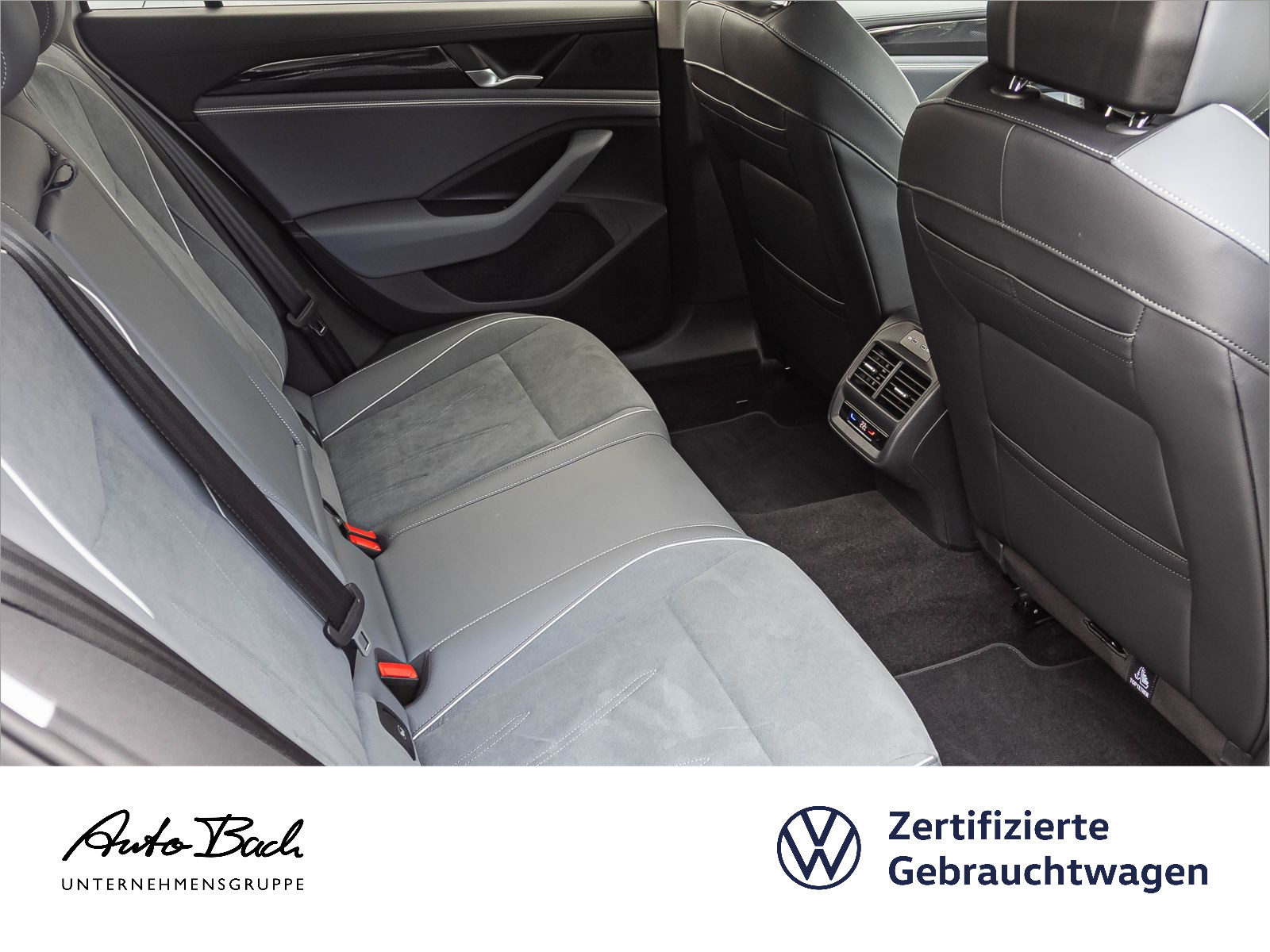 Volkswagen Passat Variant 1.5 eTSI "Business" DSG Navi LED Digital Cockpit ACC EPH DAB AHK
