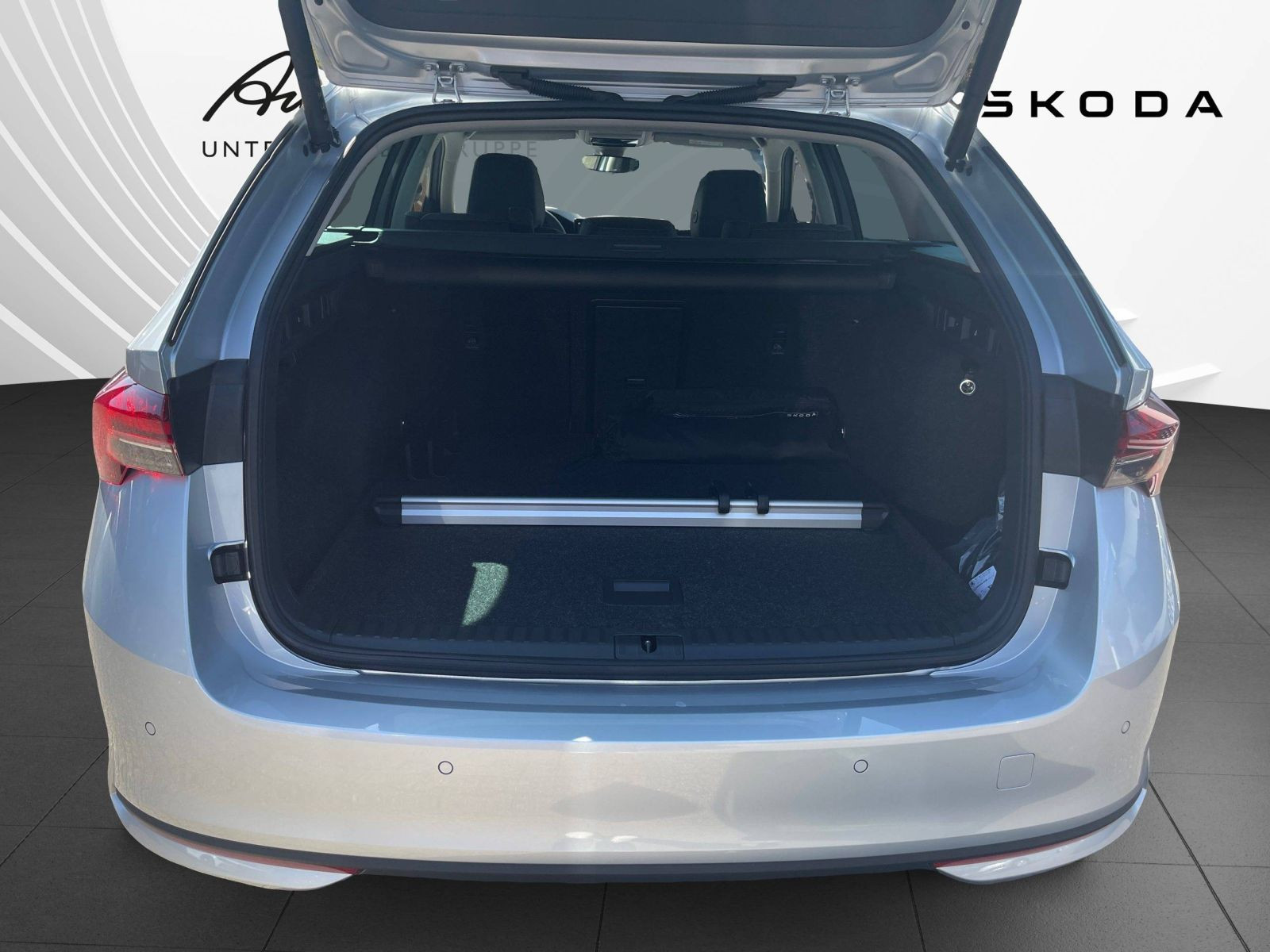 Skoda Octavia Combi 2.0TDI Tour DSG Navi LED ACC AHK