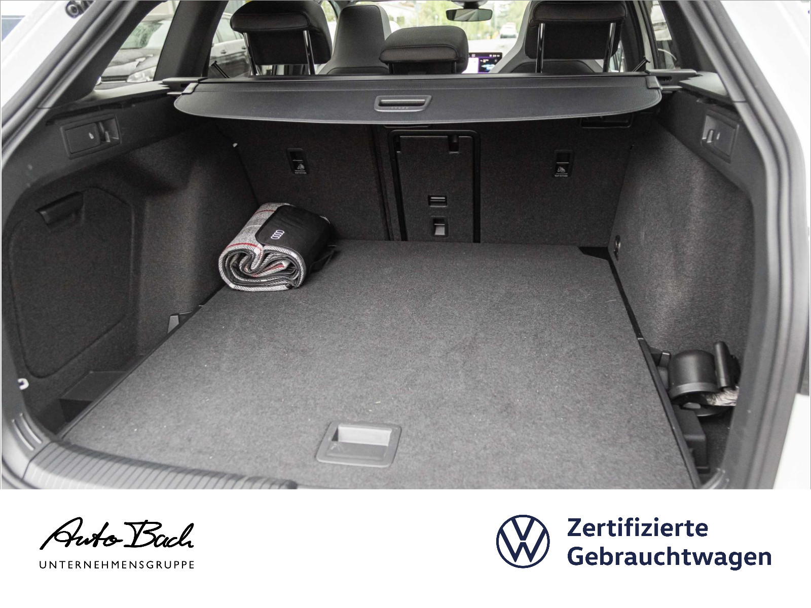 Volkswagen Golf VIII Variant 2.0 TDI "R-Line" DSG Navi LED HuD Digital Cockpit Panorama DCC ACC