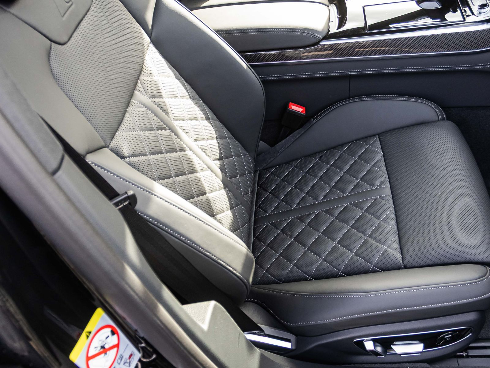 Audi A8 60 TFSI e S-Line 462PS ***35% gültig bis 09.12*** Panorama HuD B&O