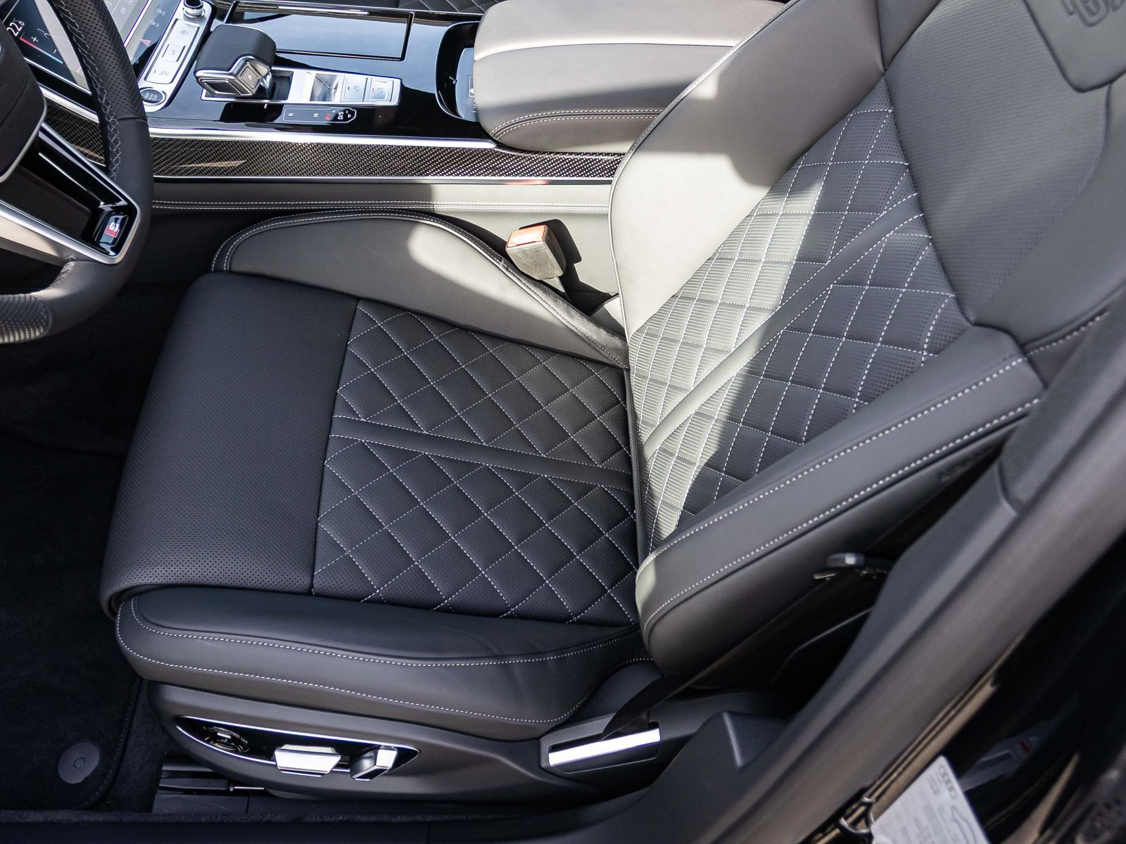 Audi A8 60 TFSI e S-Line 462PS ***35% gültig bis 09.12*** Panorama HuD B&O