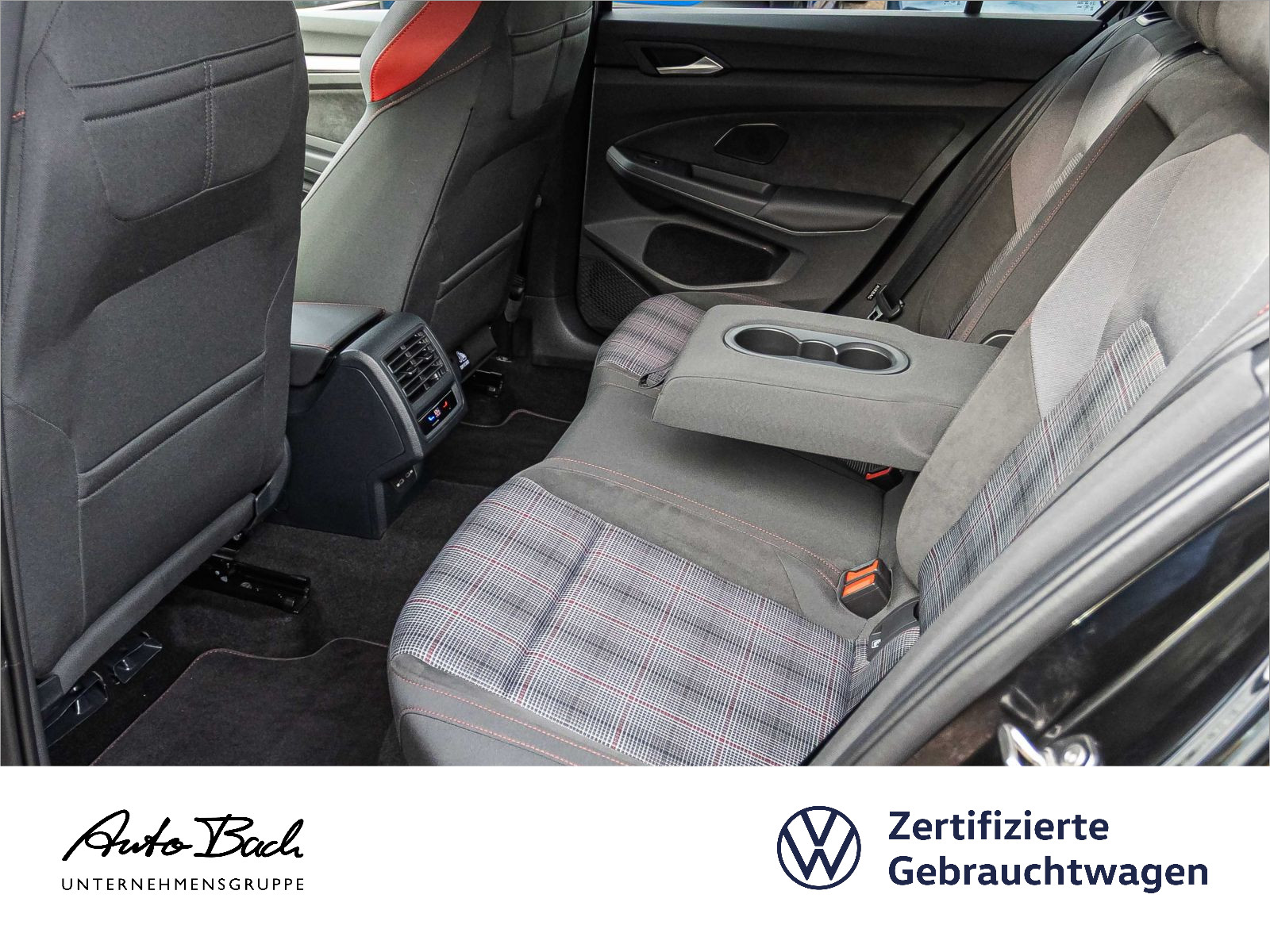 Volkswagen Golf VIII GTI 2.0 TSI DSG Navi LED Panorama Digital Cockpit HuD DCC ACC EPH