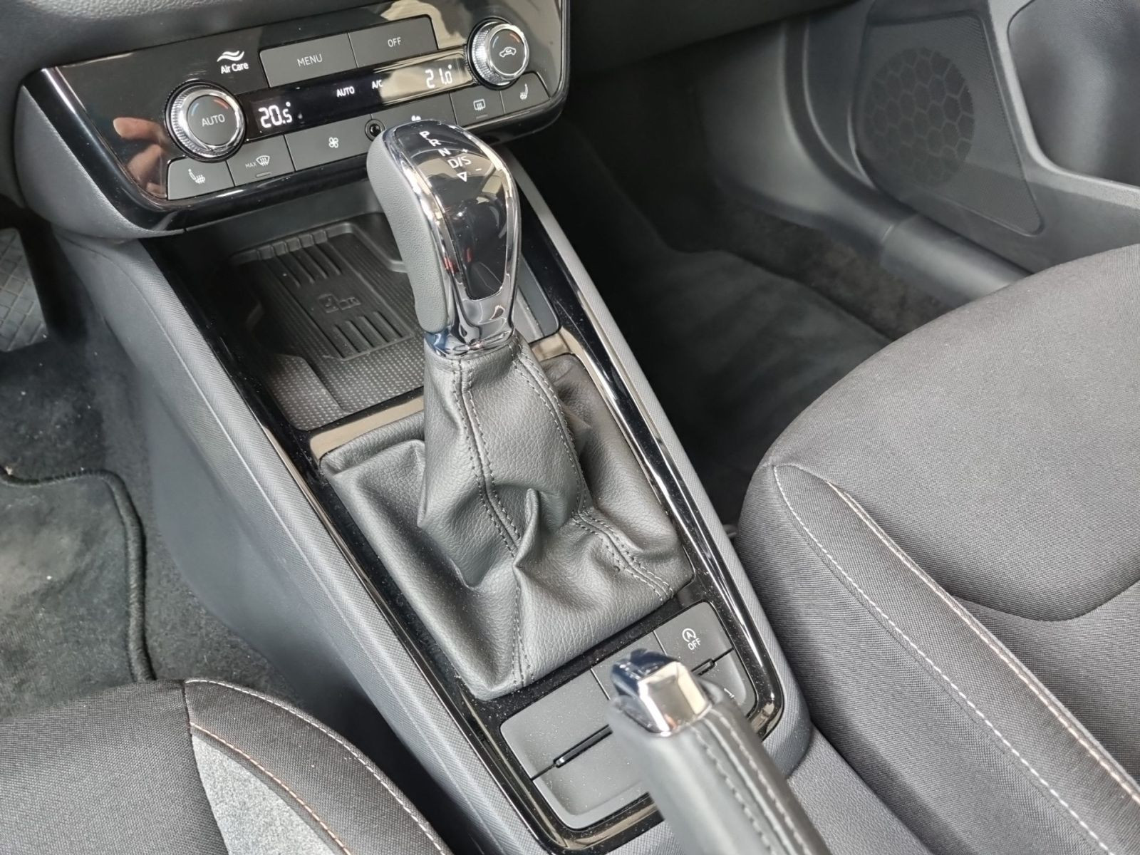 Skoda Scala 1.0 TSI Tour DSG LED CarPlay GRA RFK DAB