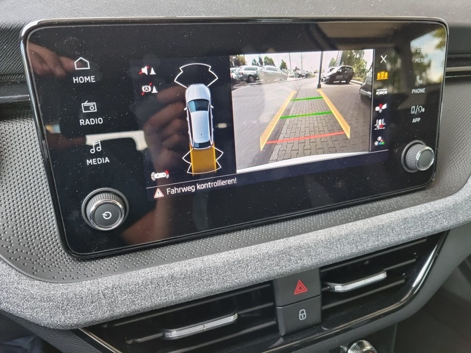 Skoda Scala 1.0 TSI Tour DSG LED CarPlay GRA RFK DAB