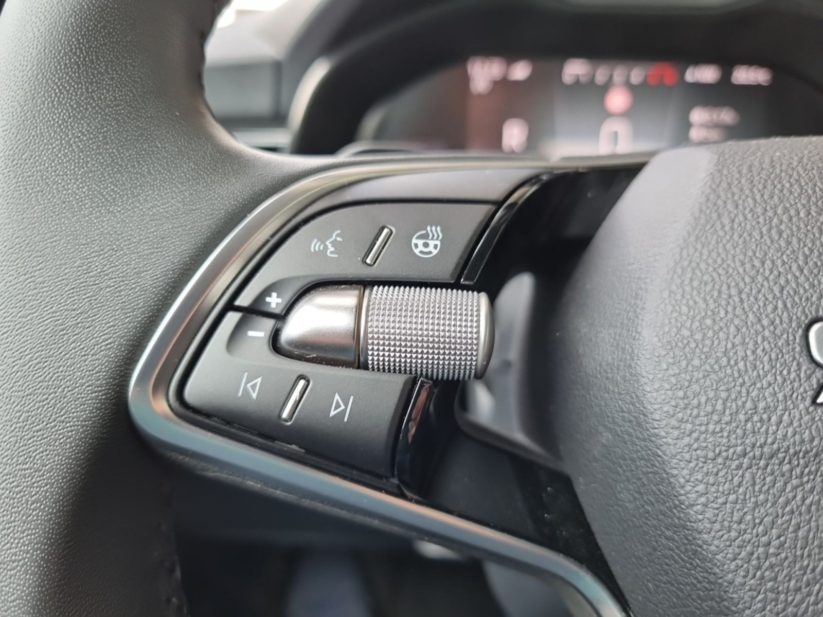 Skoda Scala 1.0 TSI Tour DSG LED CarPlay GRA RFK DAB