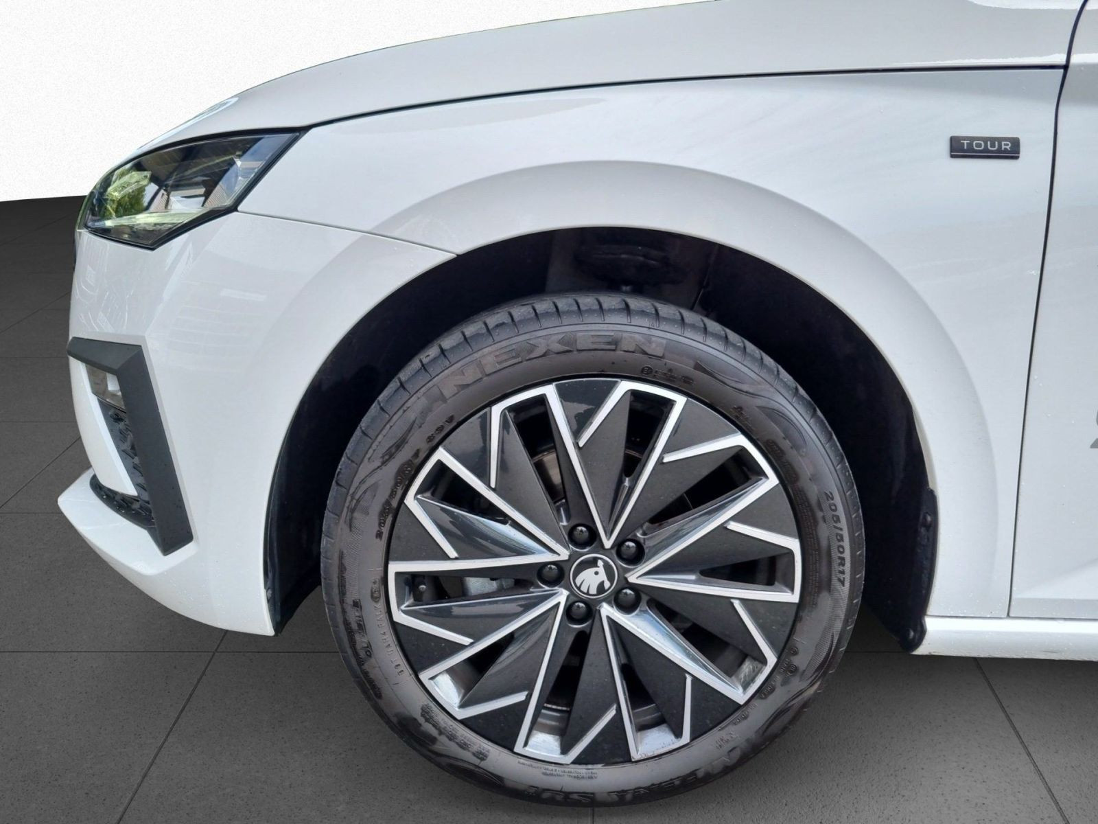 Skoda Scala 1.0 TSI Tour DSG LED CarPlay GRA RFK DAB