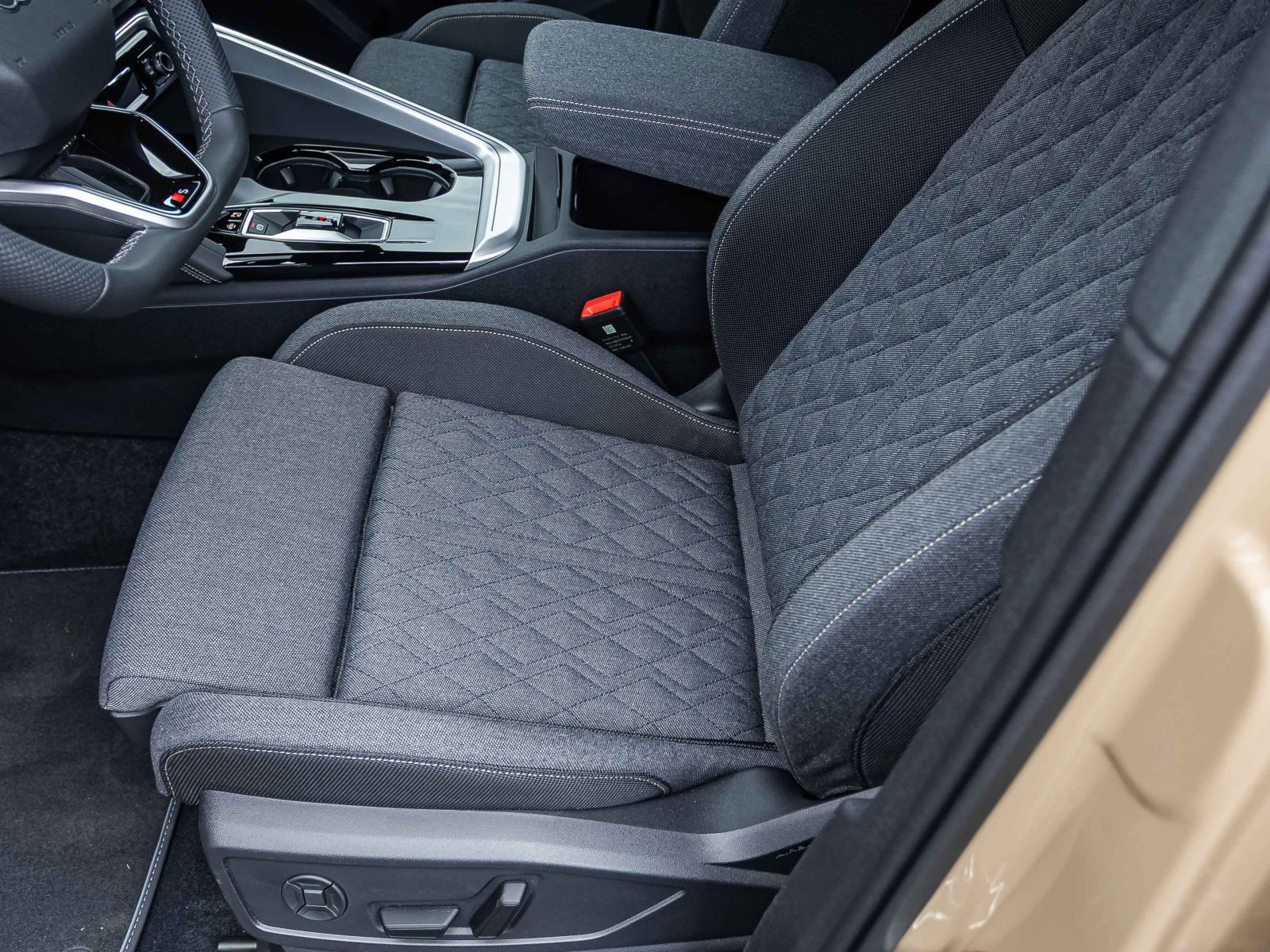 Audi Q5 S-LINE SUV TFSI TECH Standheizung 70.025UPE