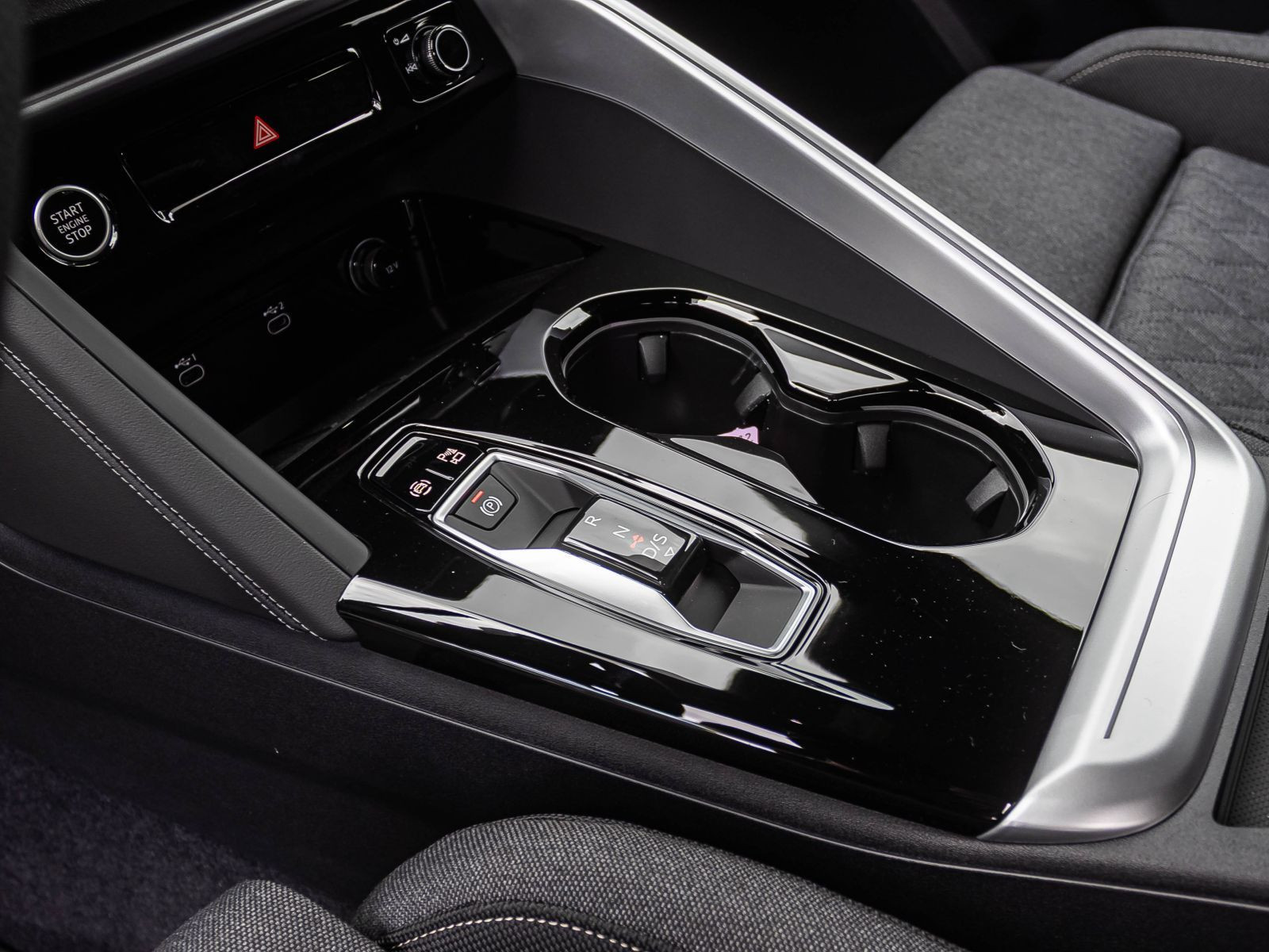 Audi Q5 S-LINE SUV TFSI TECH Standheizung 70.025UPE